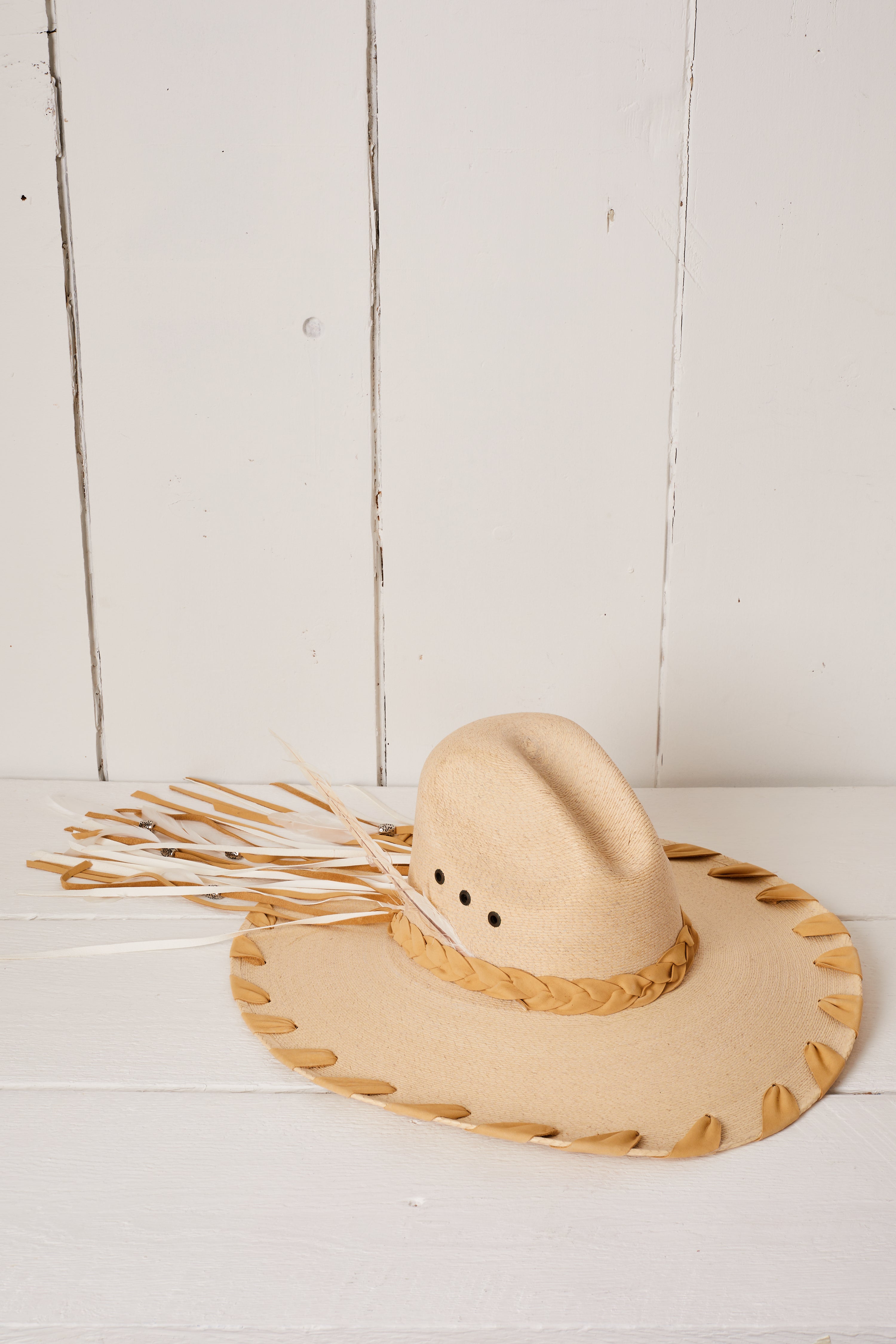 STRAW PALM FRINGE COWBOY HAT