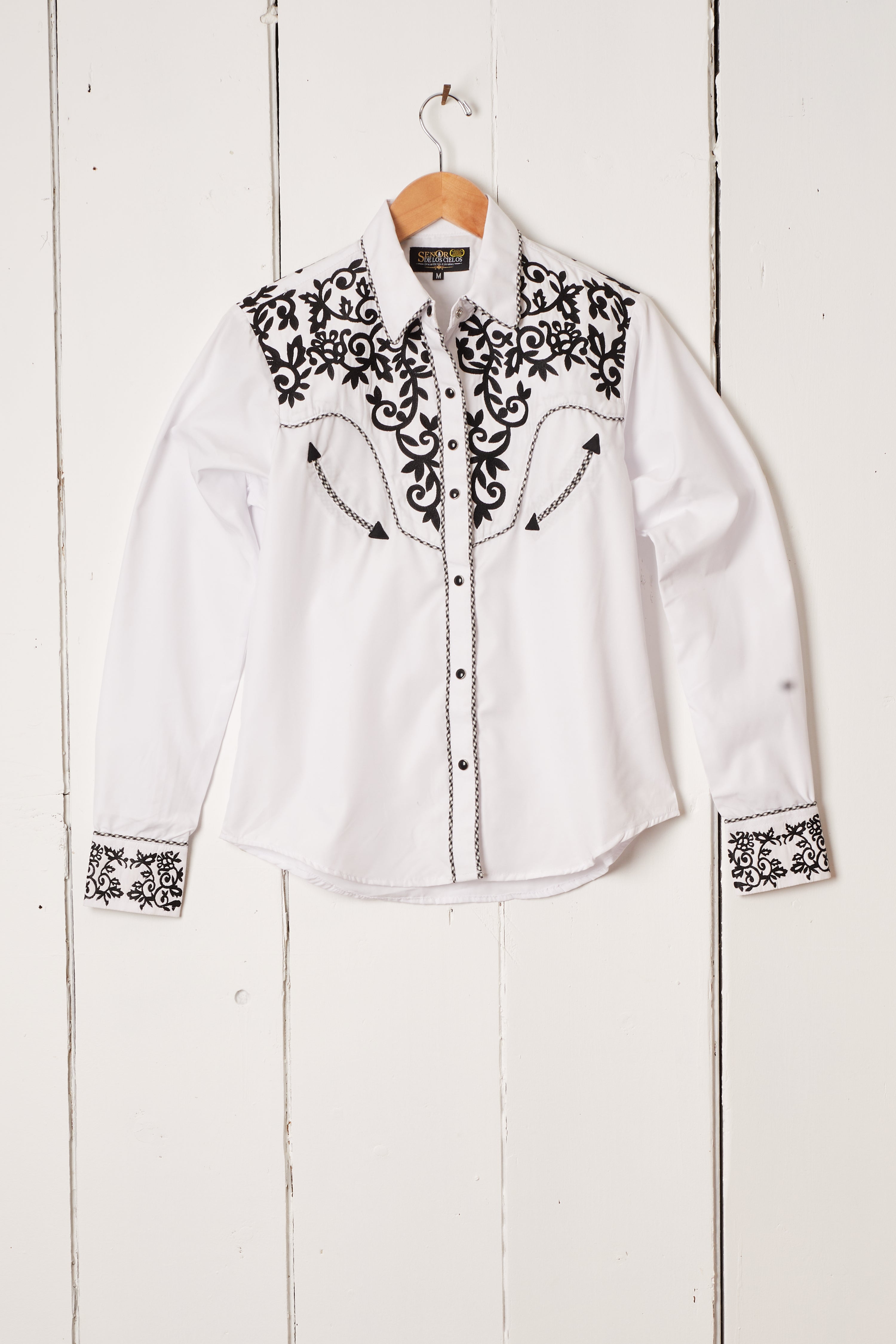WHITE AND BLACK EMBROIDERED WESTERN SHIRT