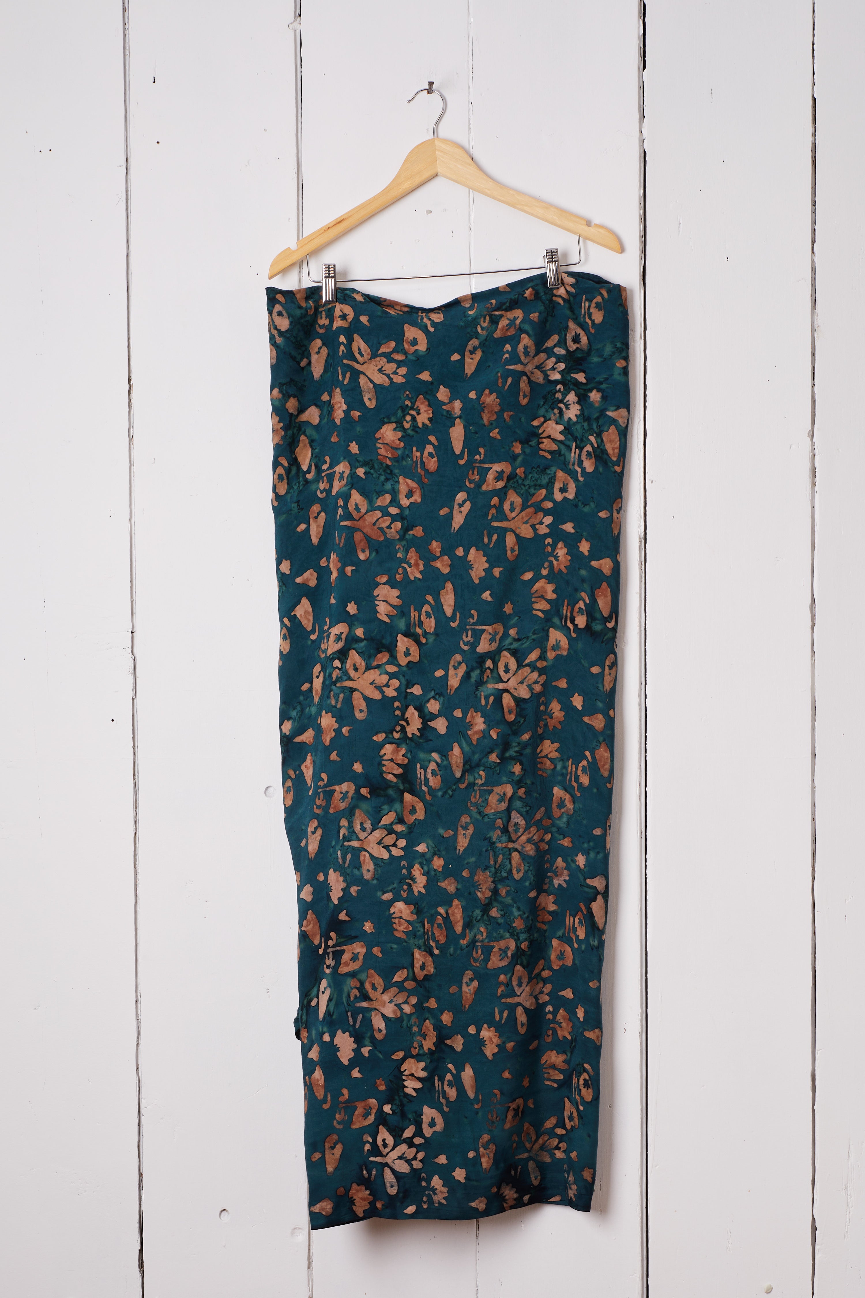 FOREST GREEN LILY AND LOTUS BATIK SARONG