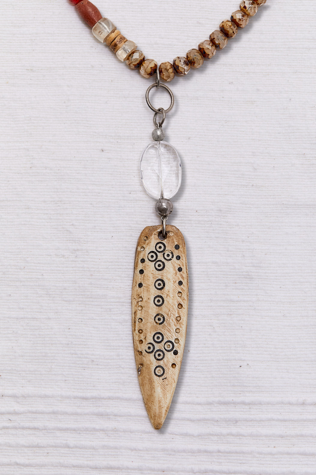 CAMPFIRE WHITE BEACH PARTY NECKLACE WITH COOL PENDANT