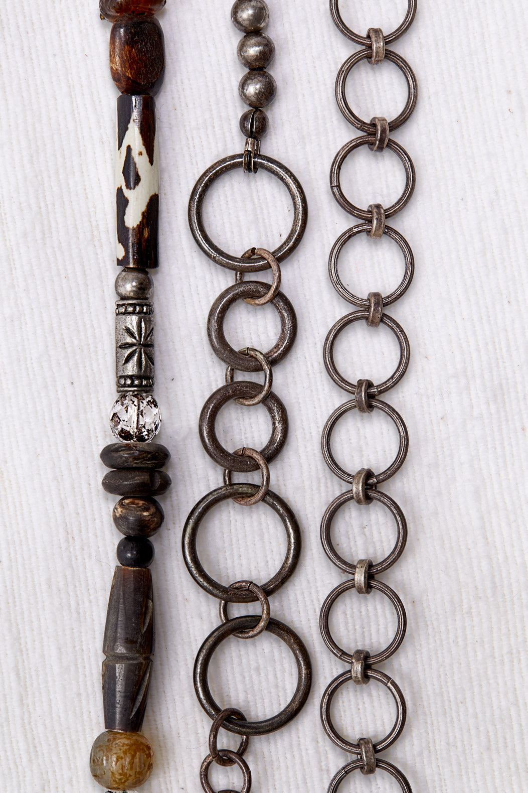 LONG CAMPFIRE WHITE CHAIN NECKLACE