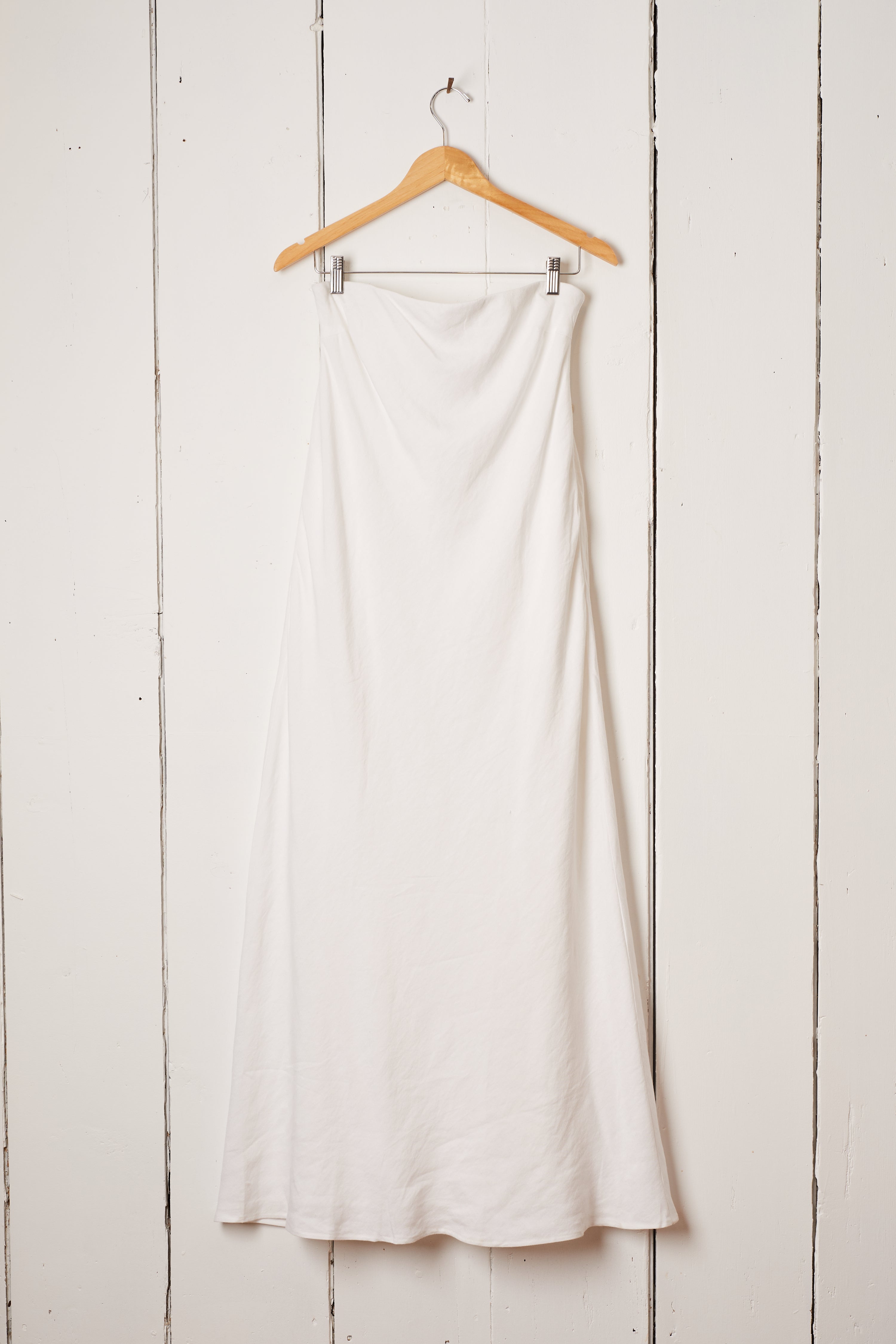 WHITE LONG SLEEVELESS LINEN DRESS