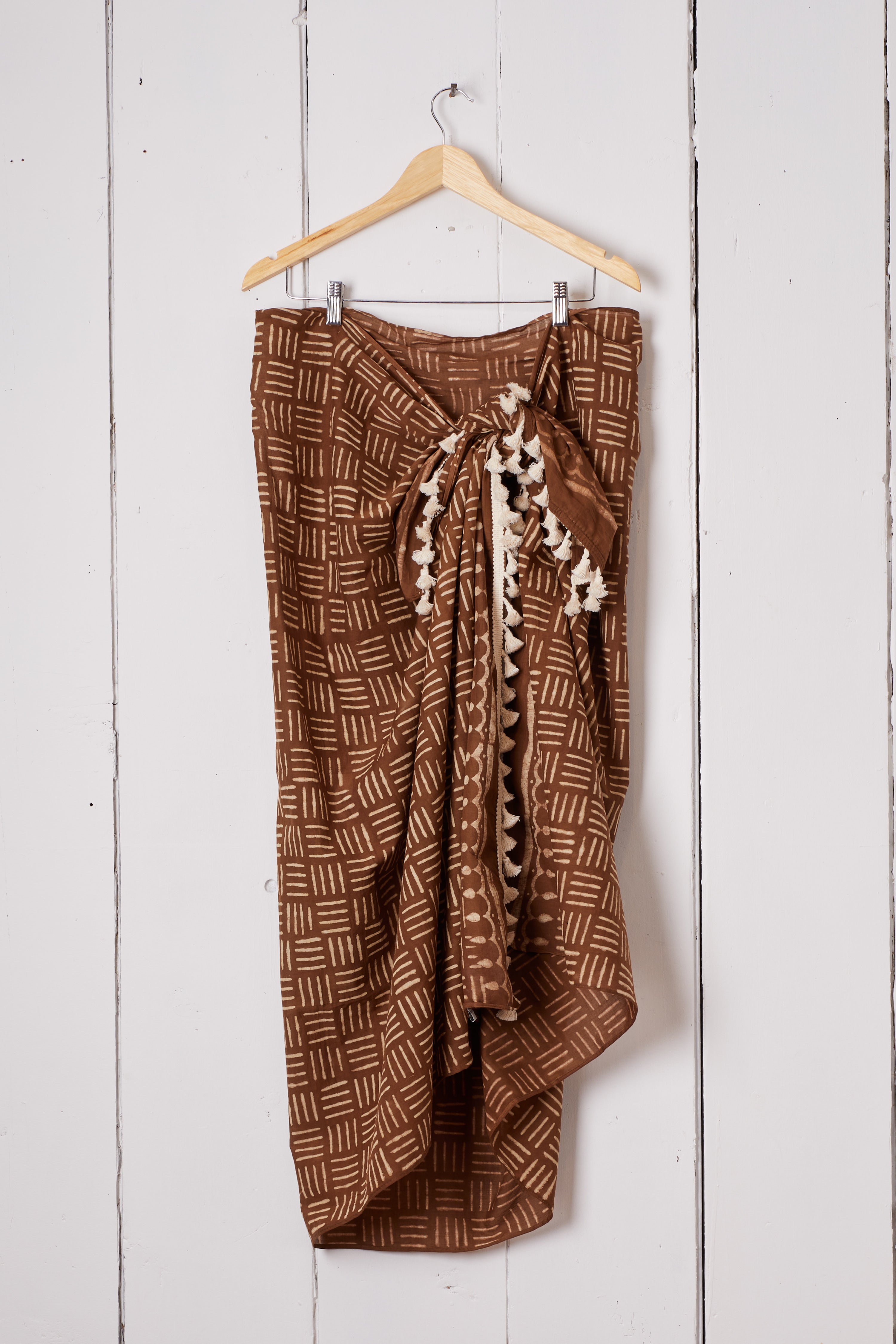 BROWN BASKET WEAVE SARONG