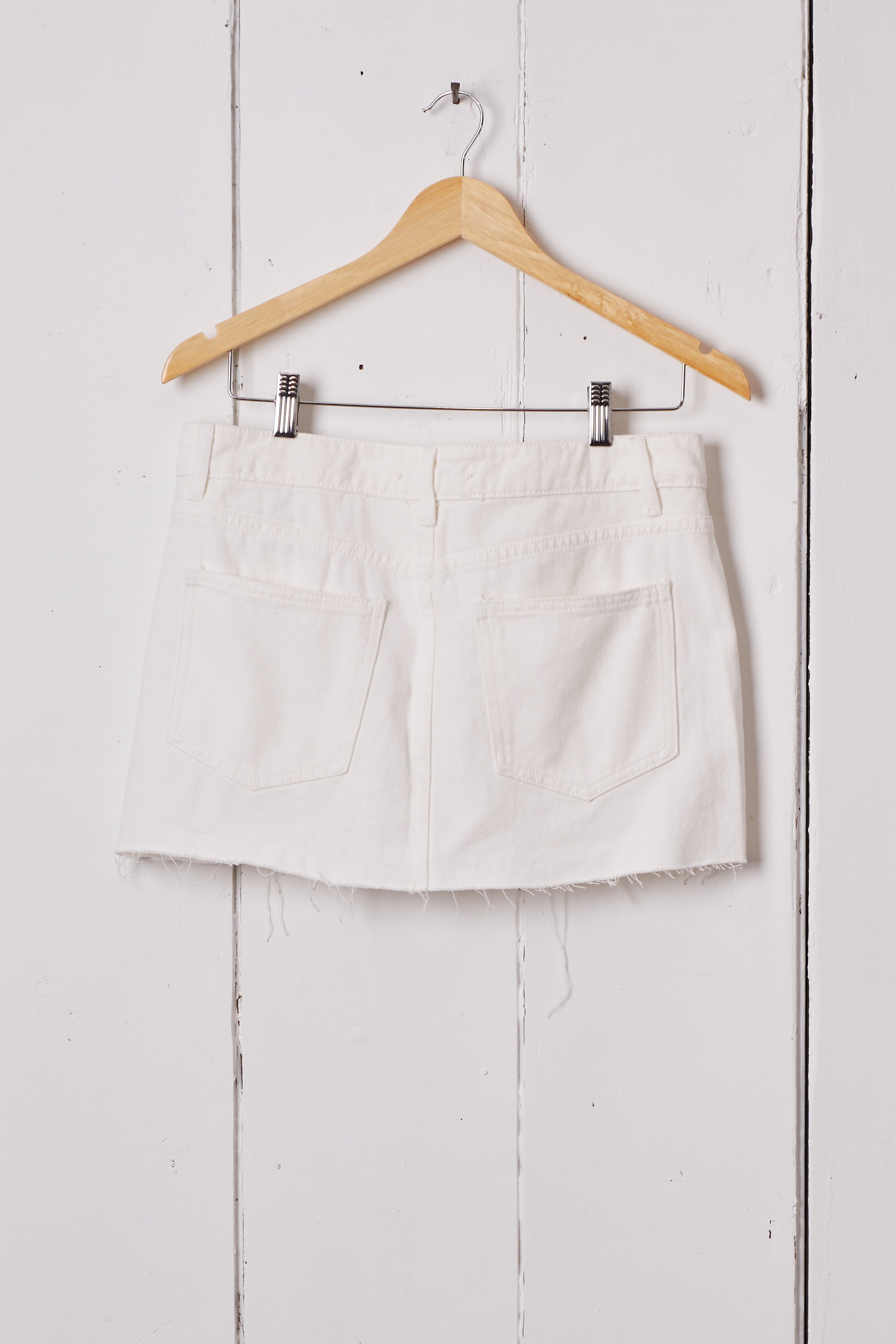 WHITE SHORT DENIM CUT OFF SKIRT
