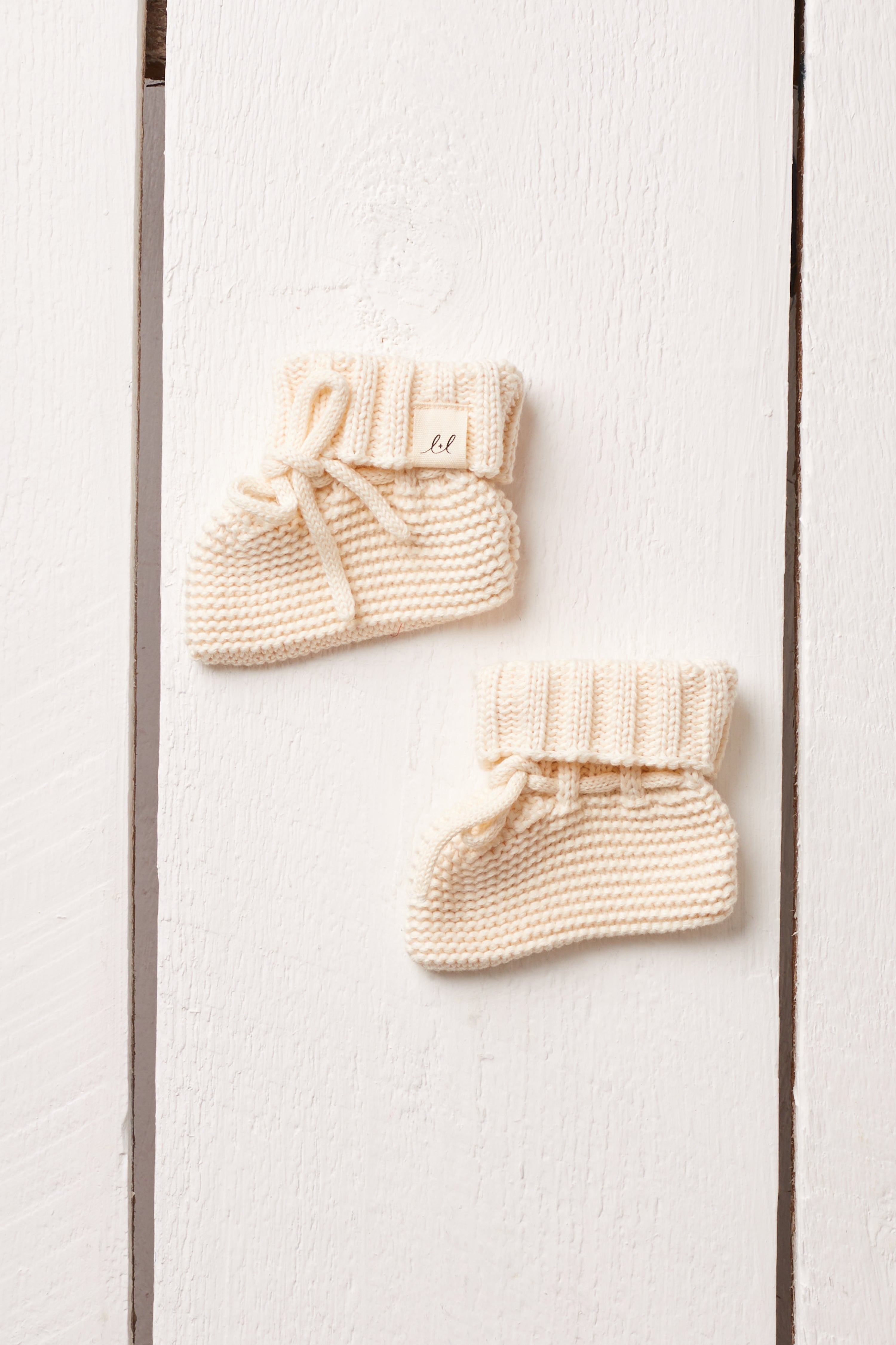CREAM BABY BOOTIES