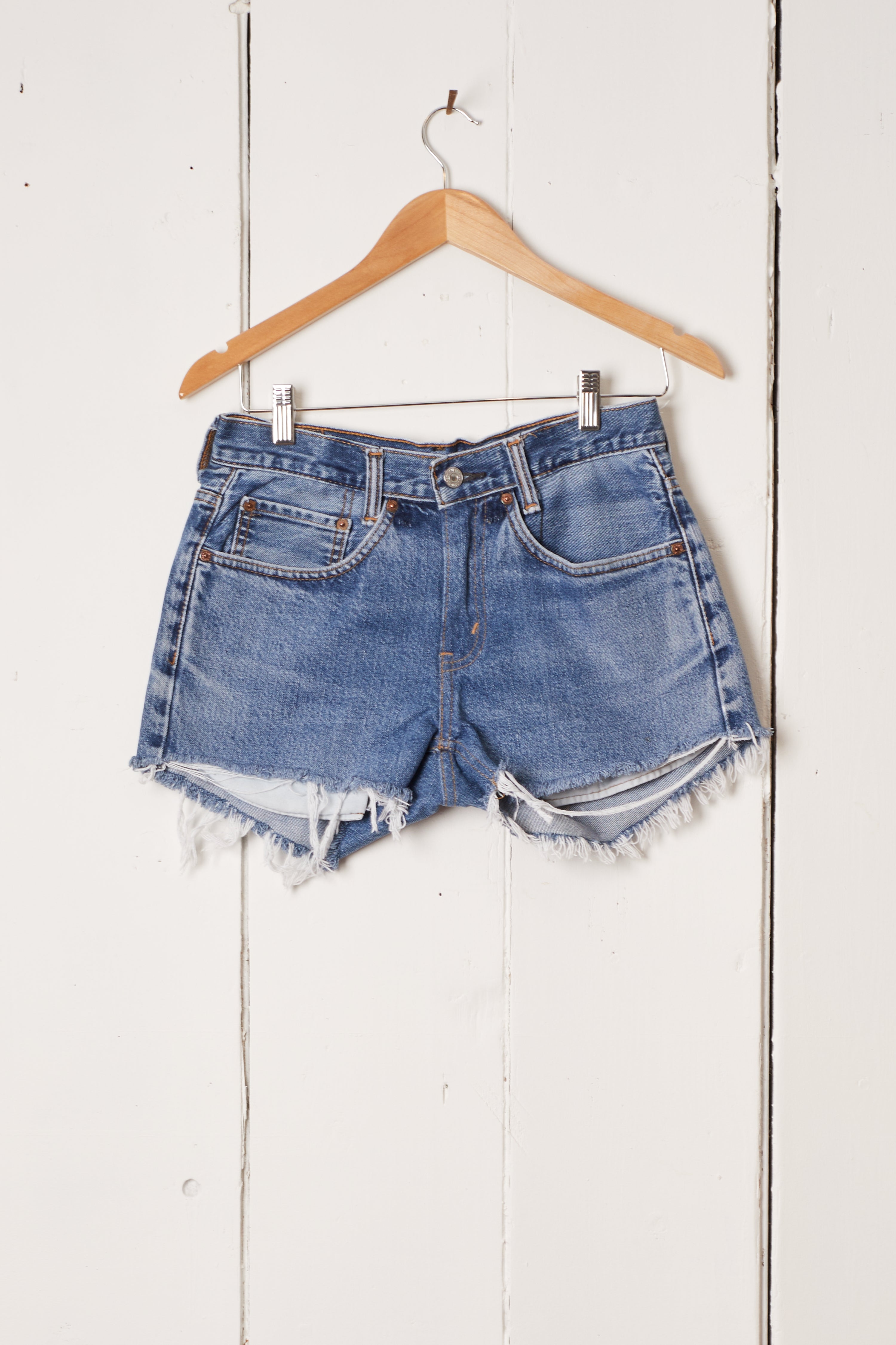 RECYCLED CUT OFF DENIM JEAN SHORTS - LEVIS