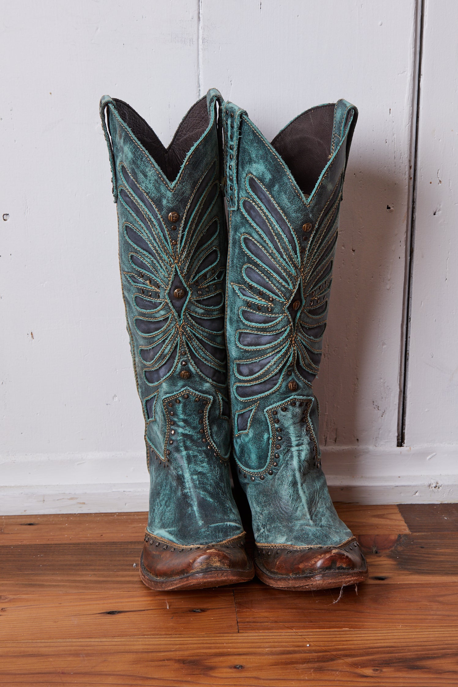 VINTAGE TURQUOISE AND BROWN STUDDED COWBOY BOOTS