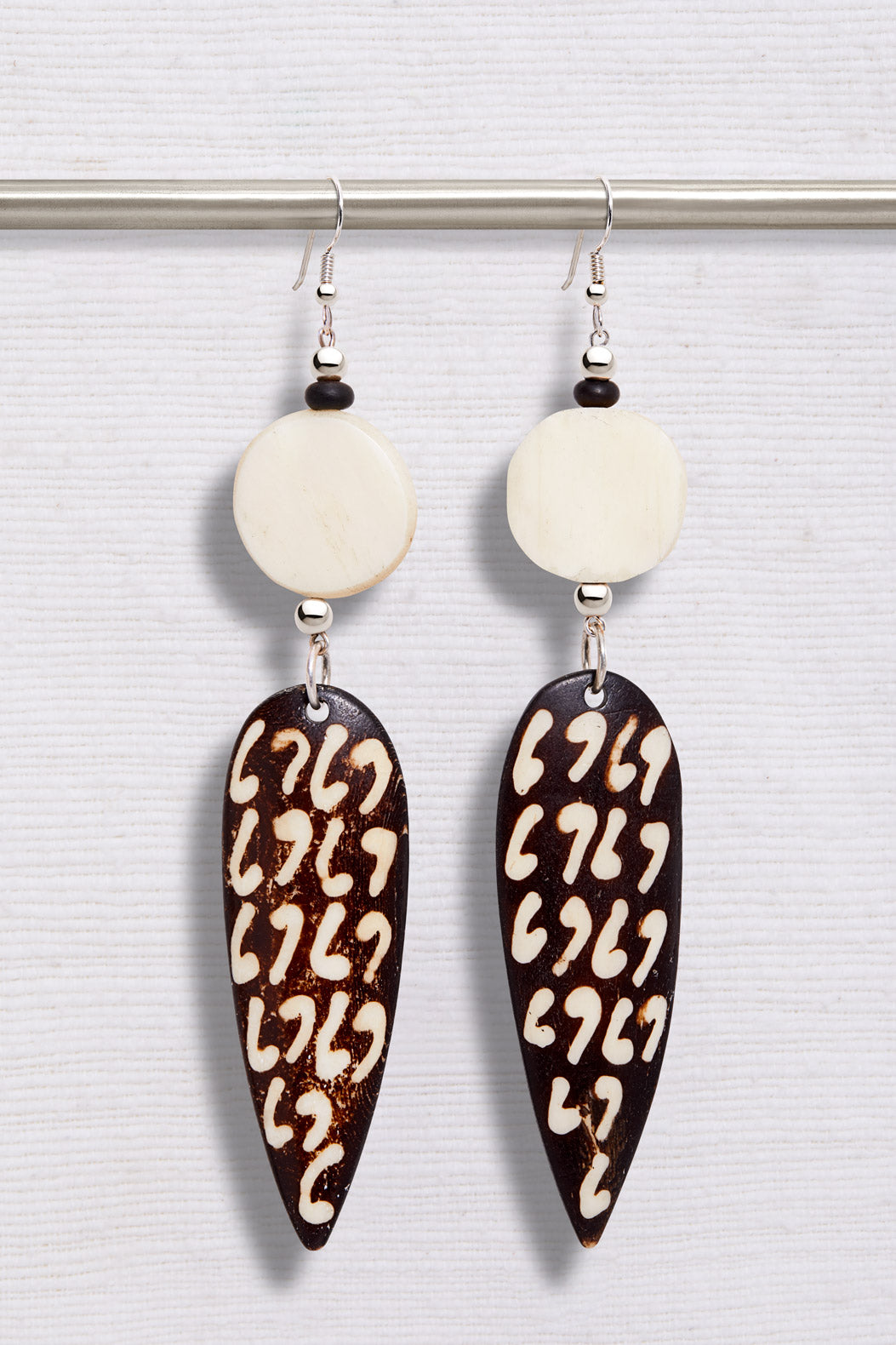 LONG CAMPFIRE WHITE JAZZY BROWN EARRINGS