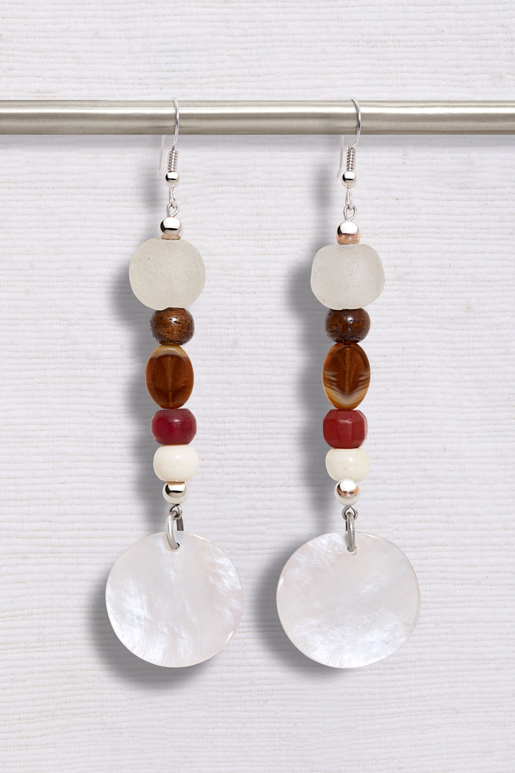 WHITE BLANKET PRINT SHELL EARRINGS