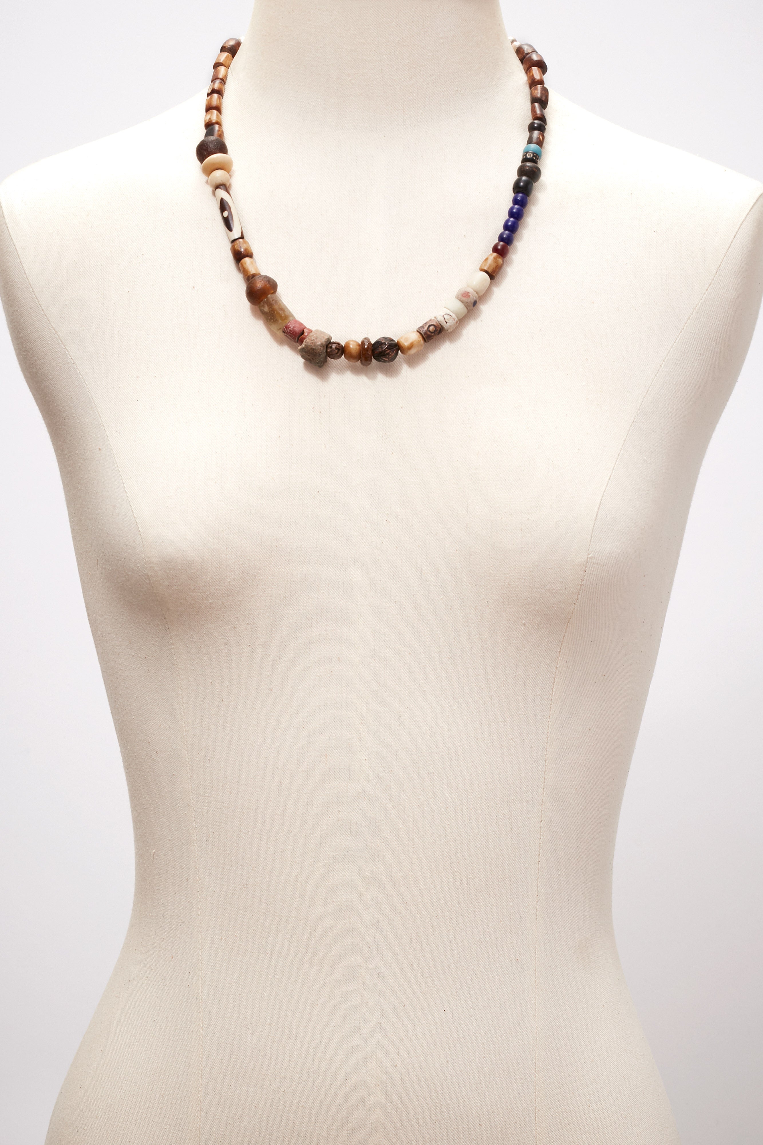 EARTH AND NAVY NECKLACE