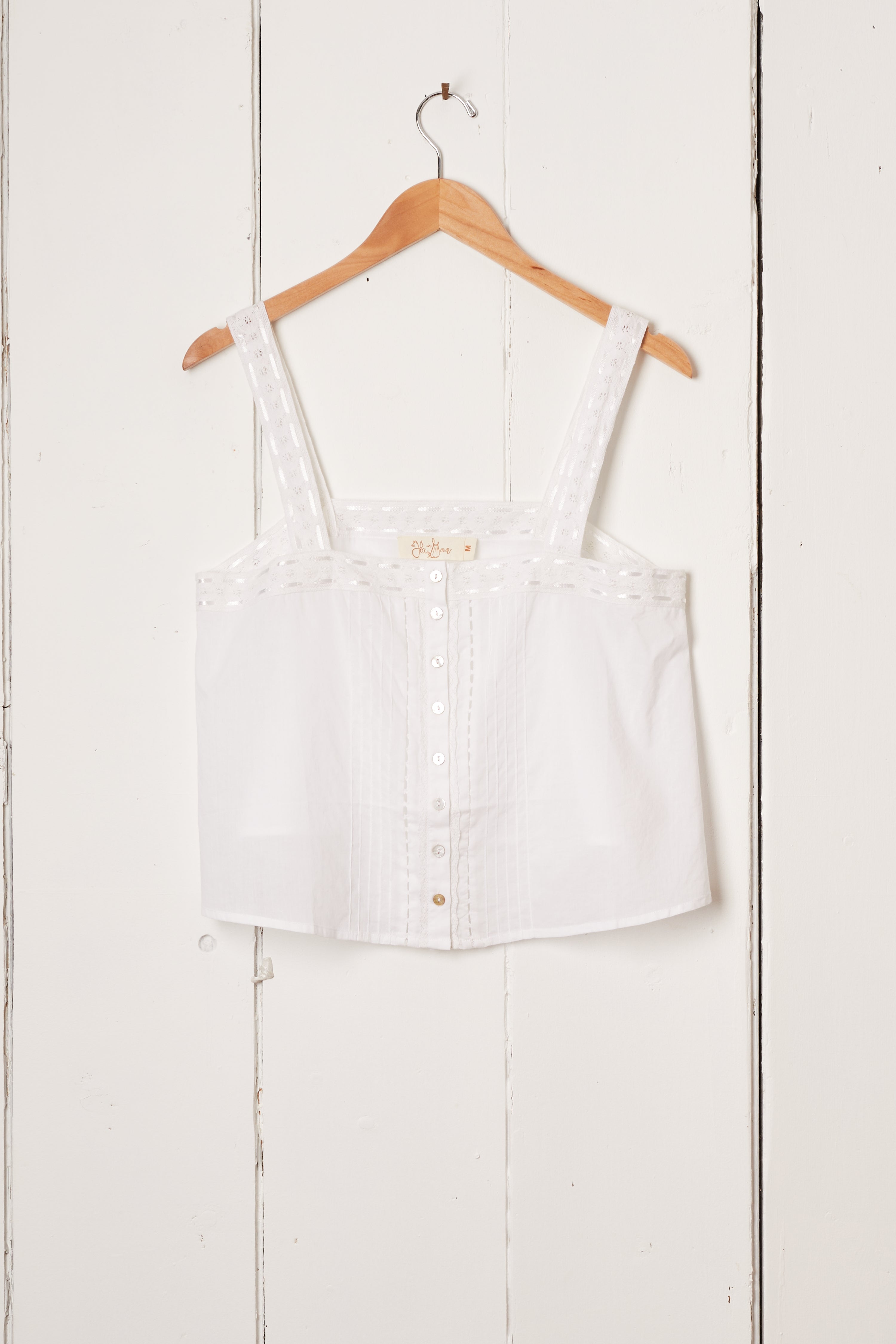 WHITE LACE BUTTON UP CROP TOP