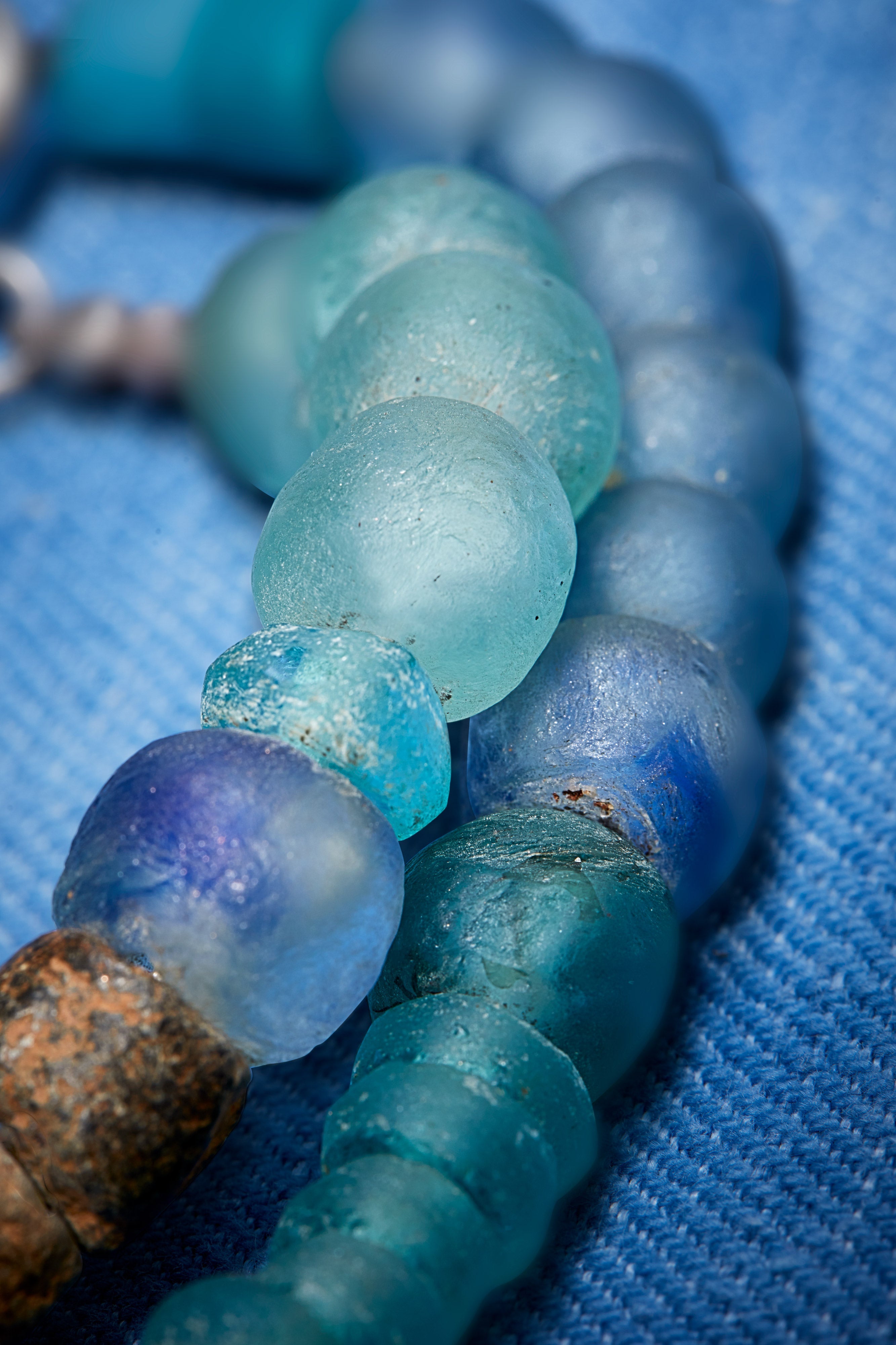 SEA BLUE ISLAND CHOKER NECKLACE