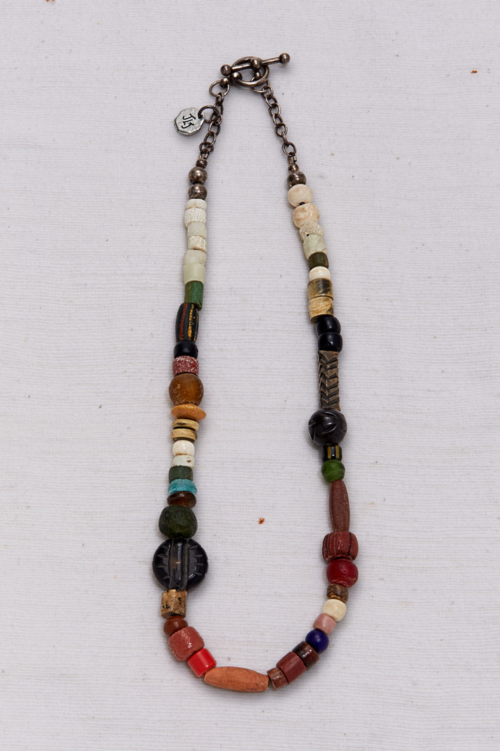 CAMPFIRE WHITE COLORFUL ADVENTURE NECKLACE