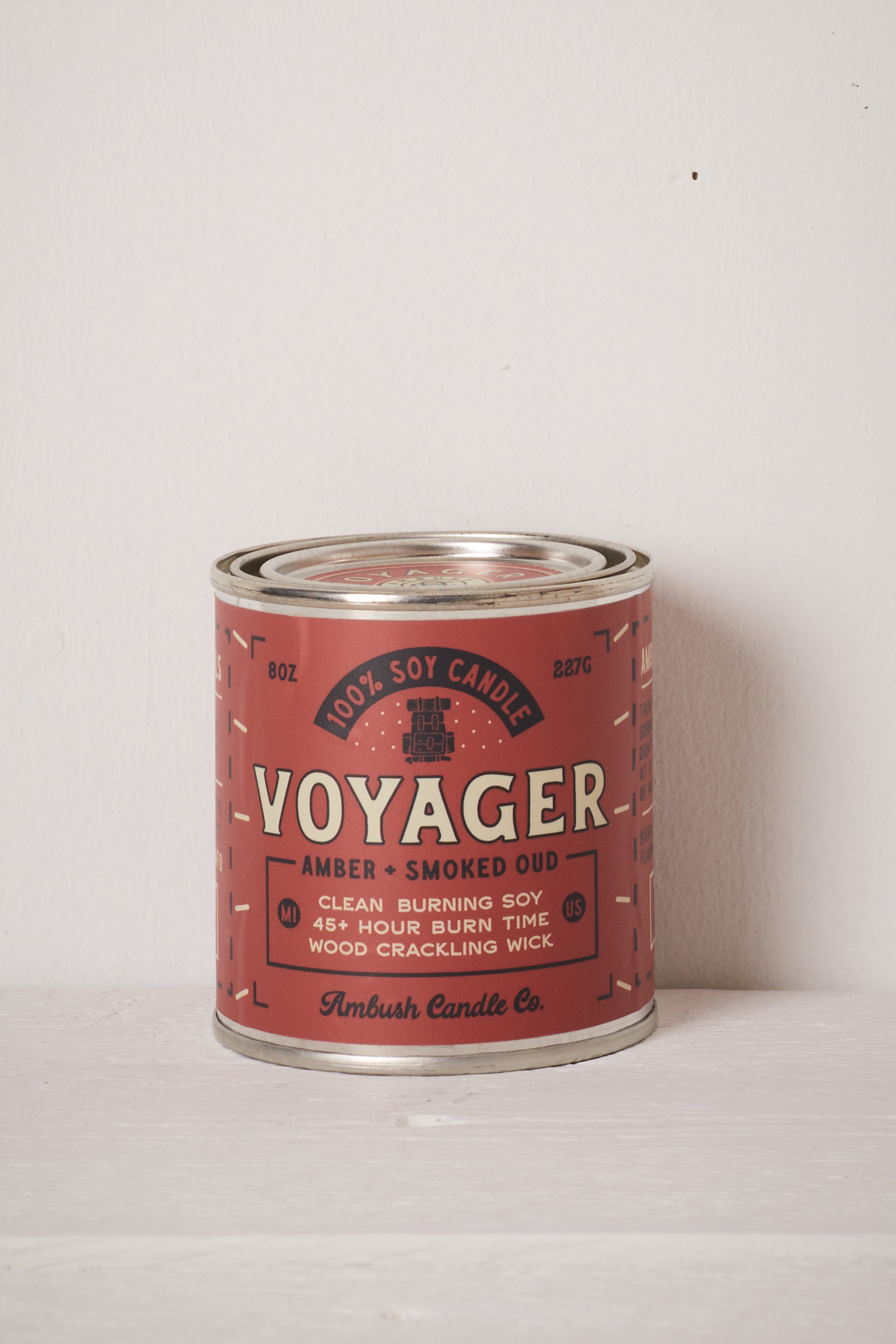 VOYAGER SOY CANDLE - AMBER AND SMOKED OUD