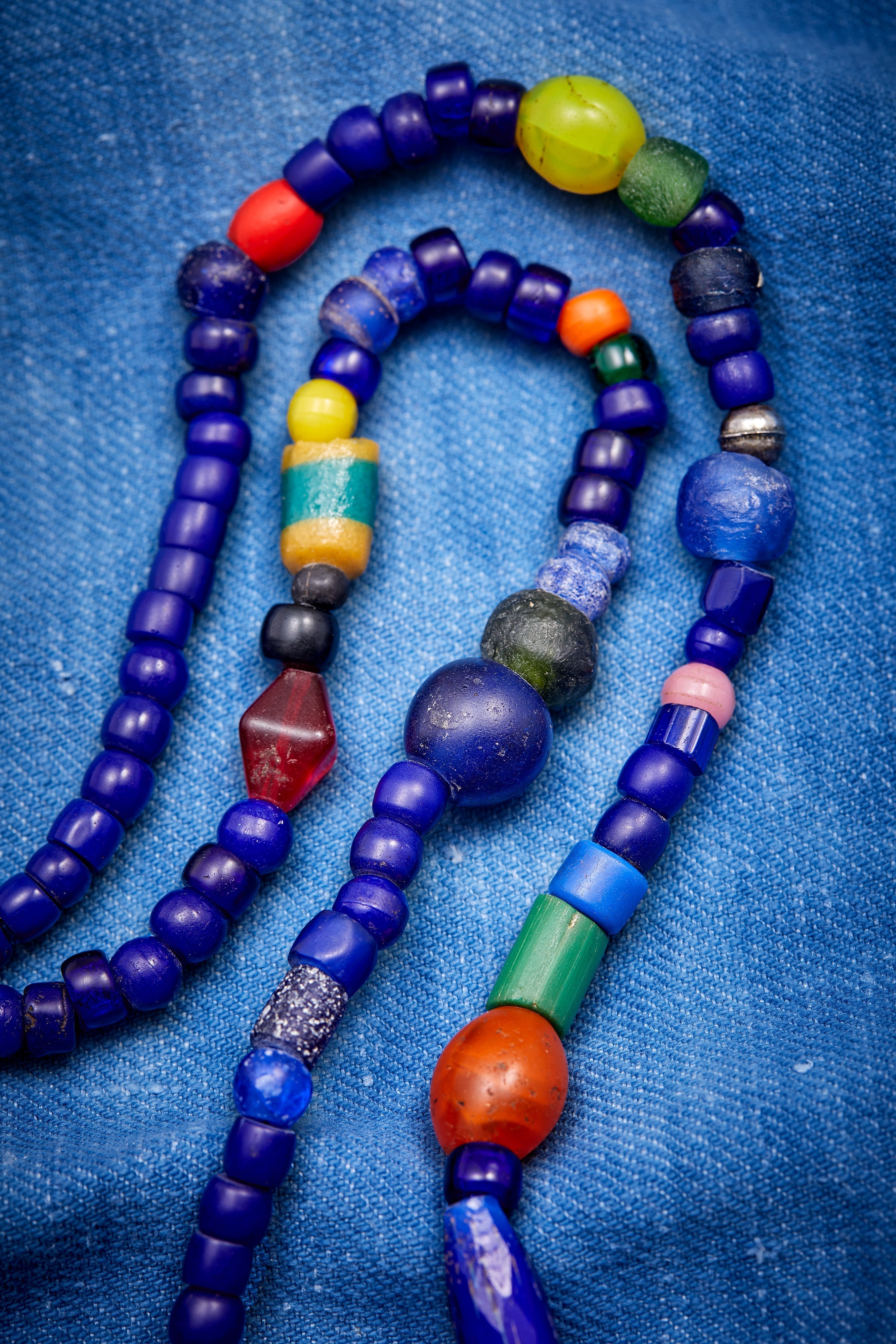LONG NAVY CAMP BLANKET NECKLACE