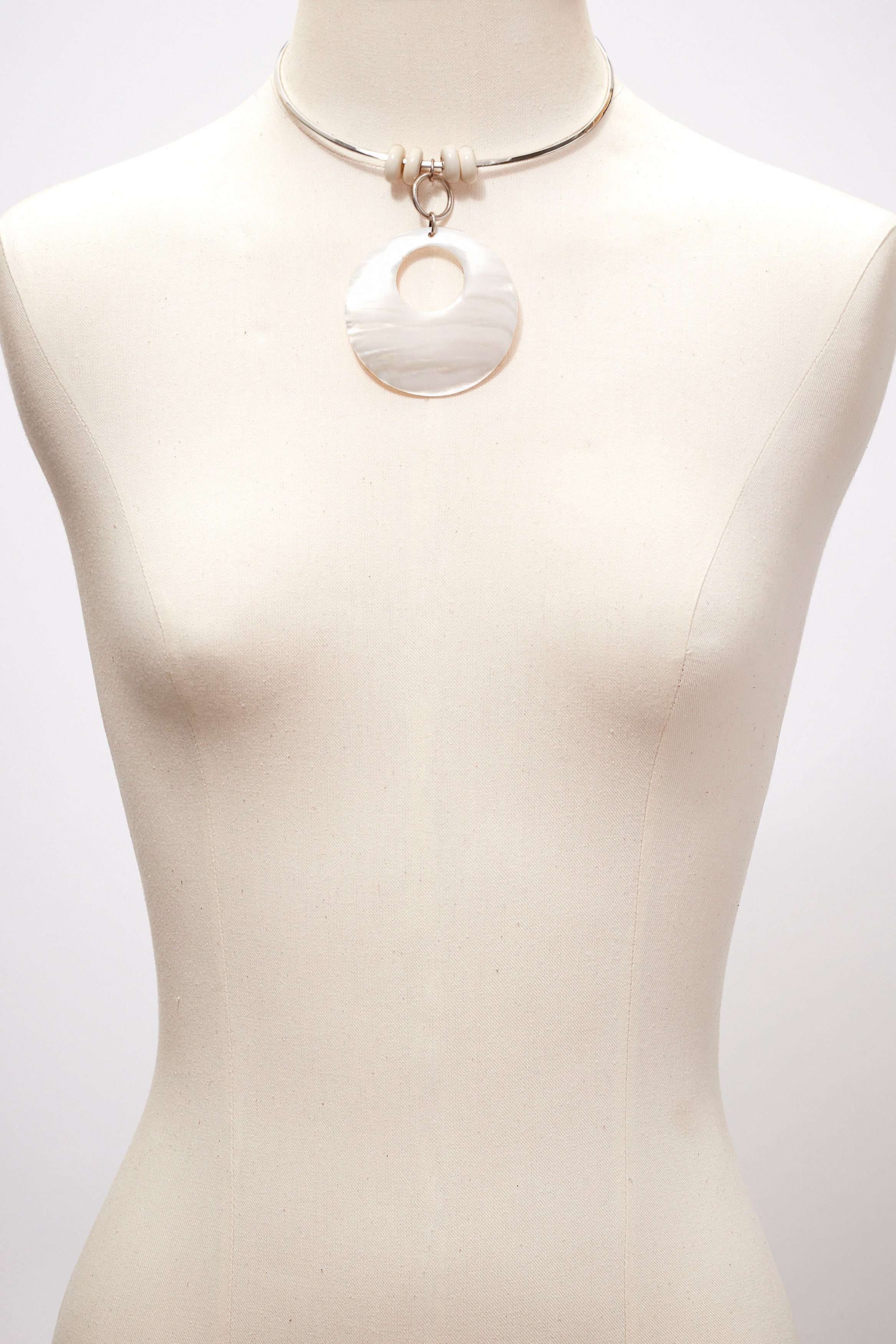MODERN STERLING SILVER AND LARGE WHITE SHELL CHOKER NECKLACE