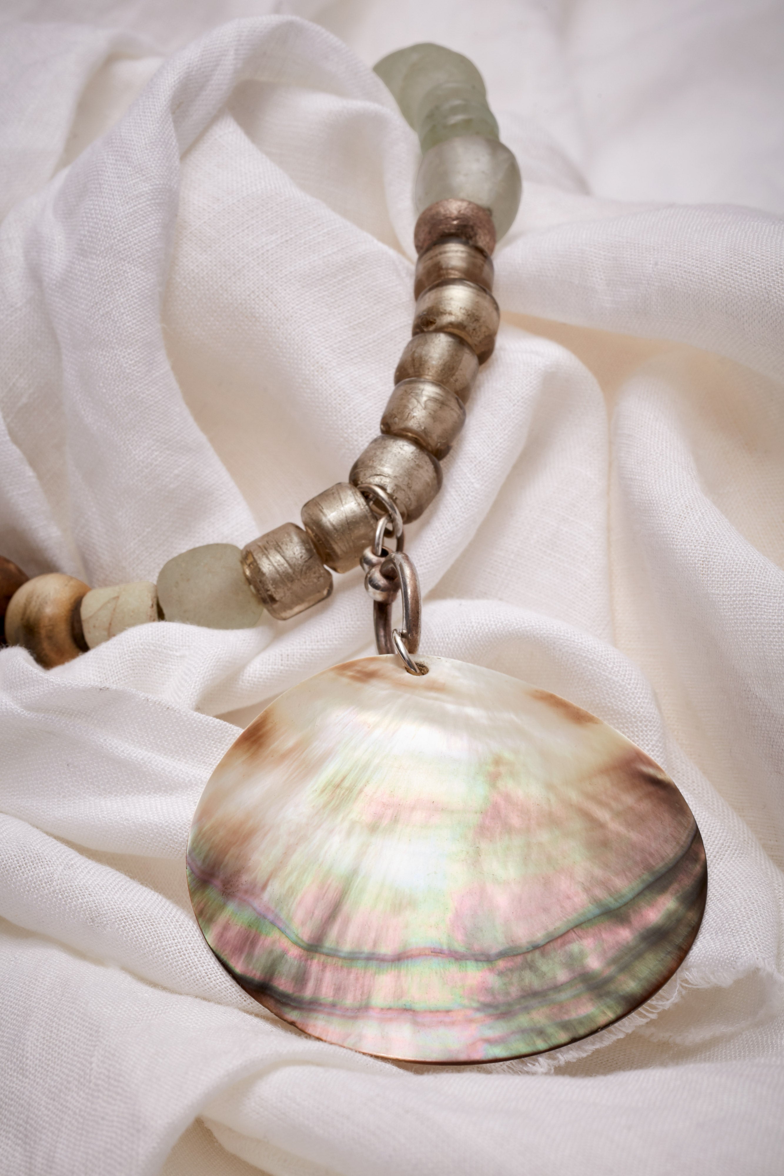 LUMINESCENT GLASS AND SHELL CHOKER NECKLACE