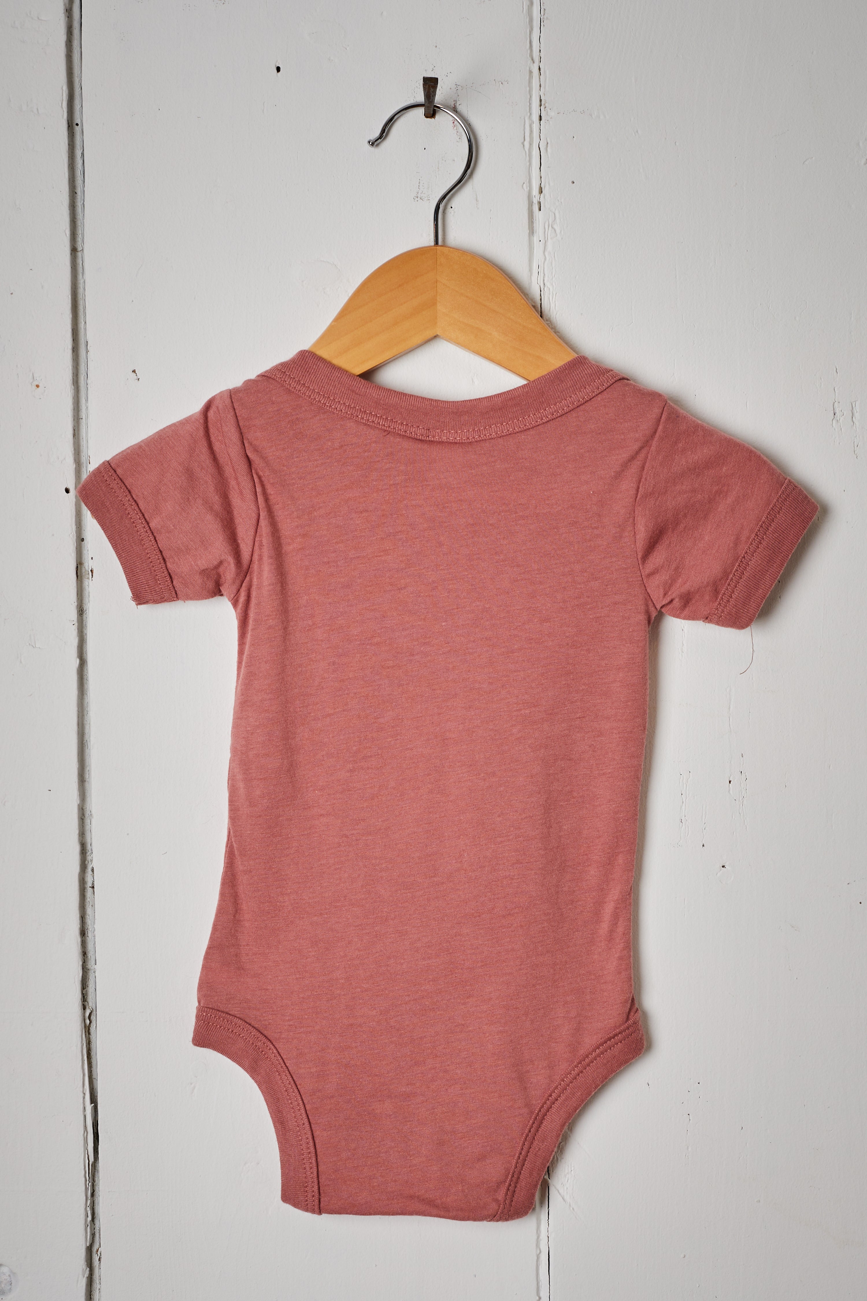 MAUVE HOWDY BABY ONESIE