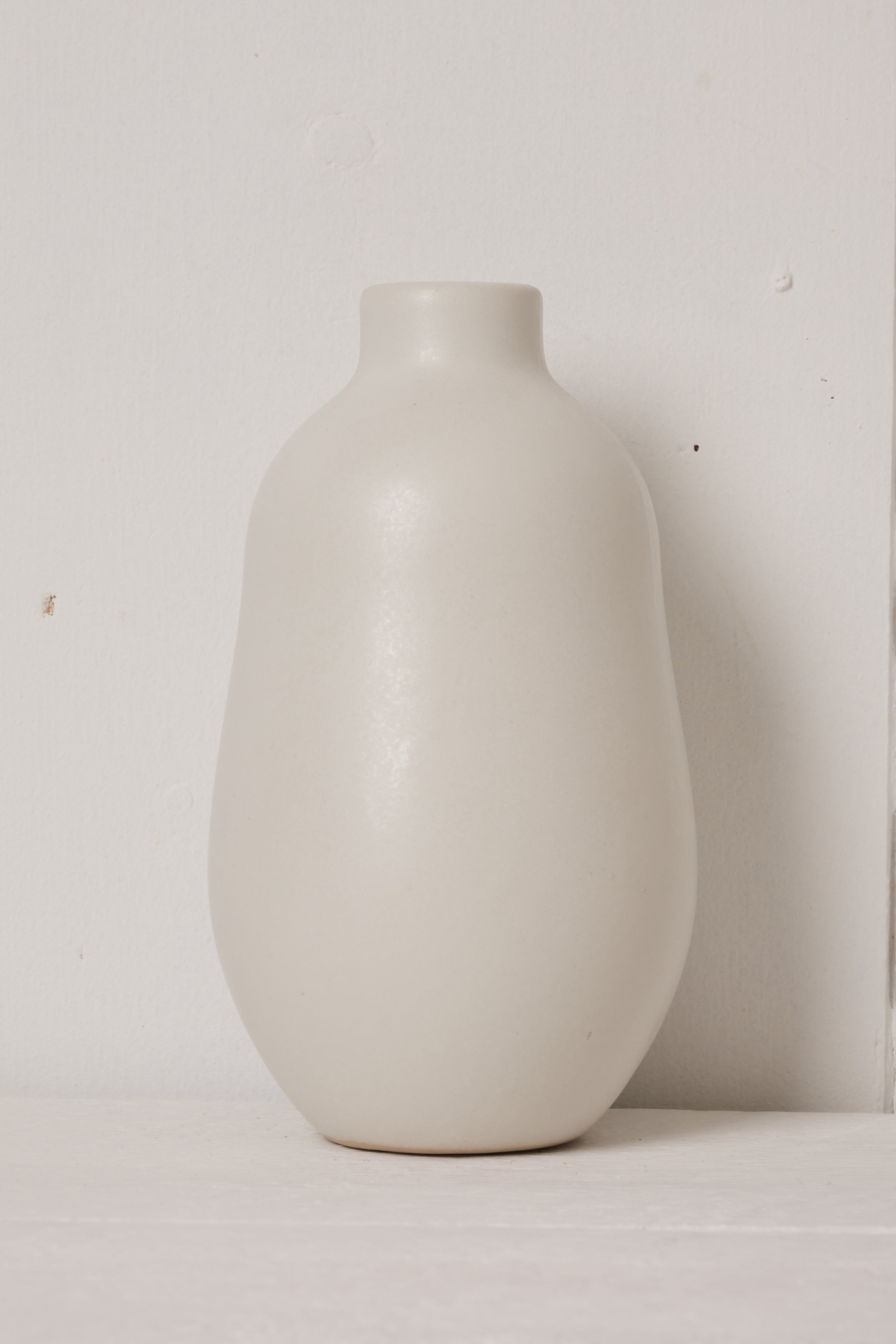MATTE WHITE STONEWARE VASE