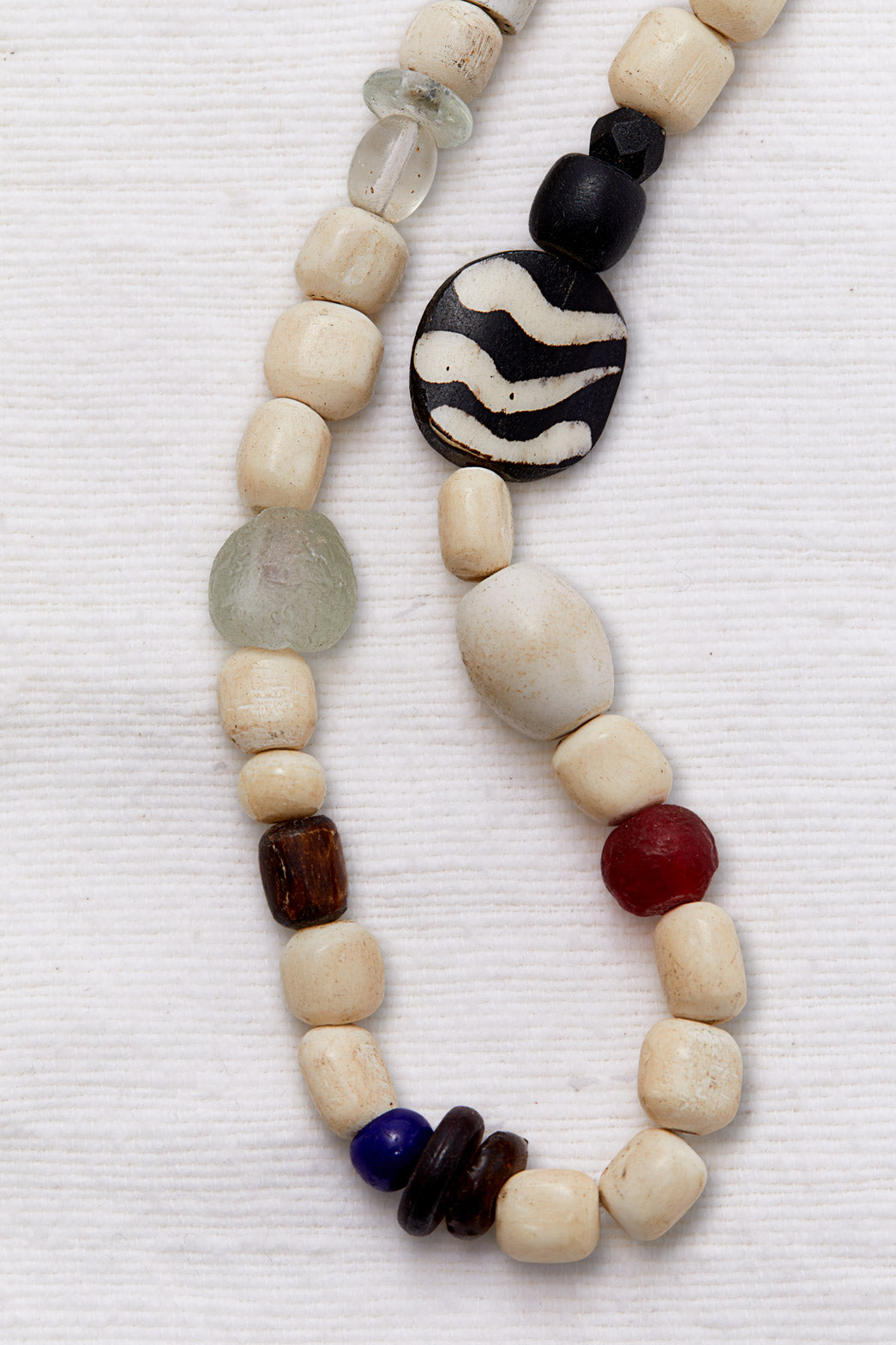 CAMPFIRE WHITE PLAYFUL CHOKER NECKLACE