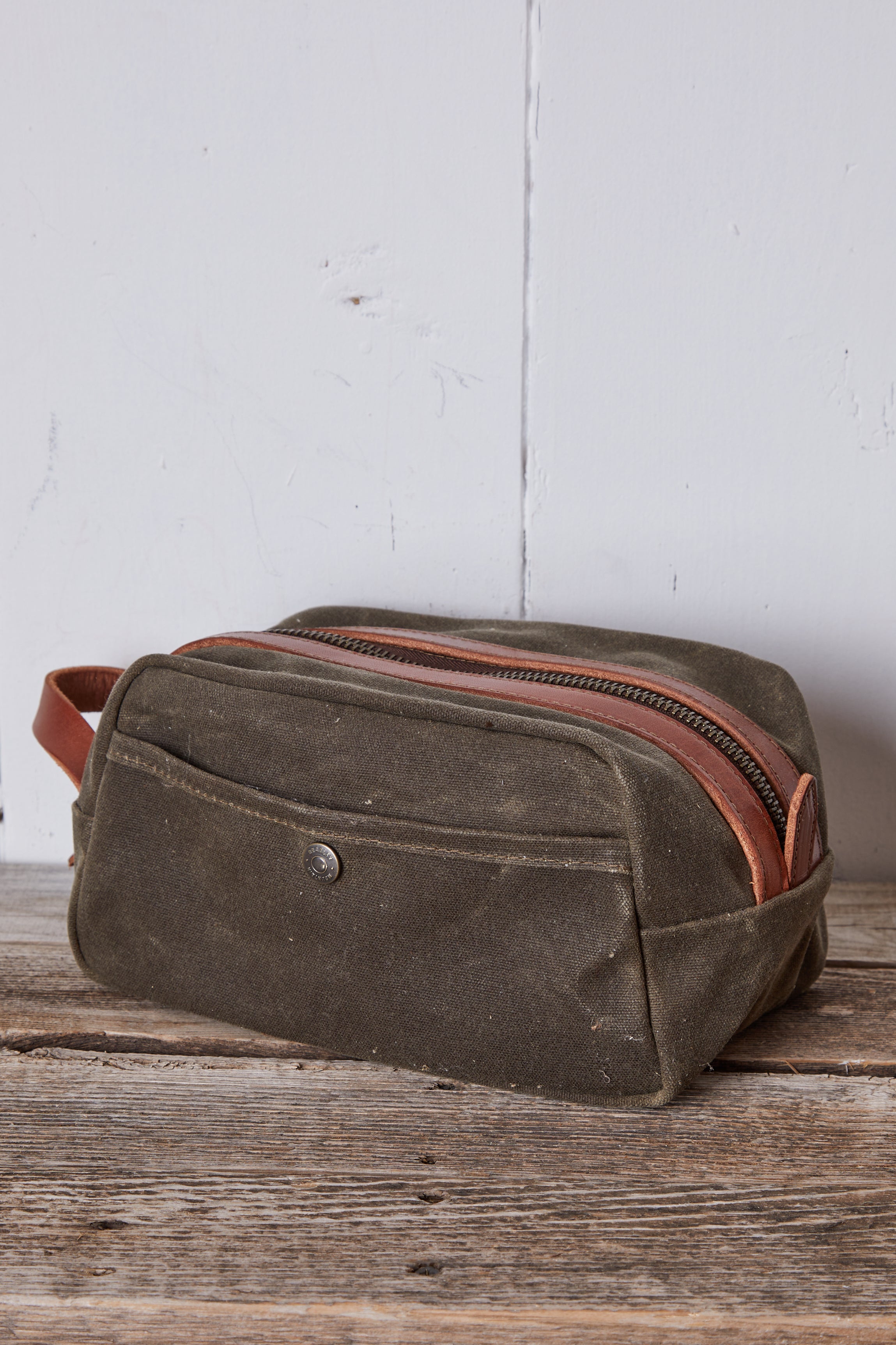 WAXED OLIVE CANVAS AND LEATHER DOPP KIT