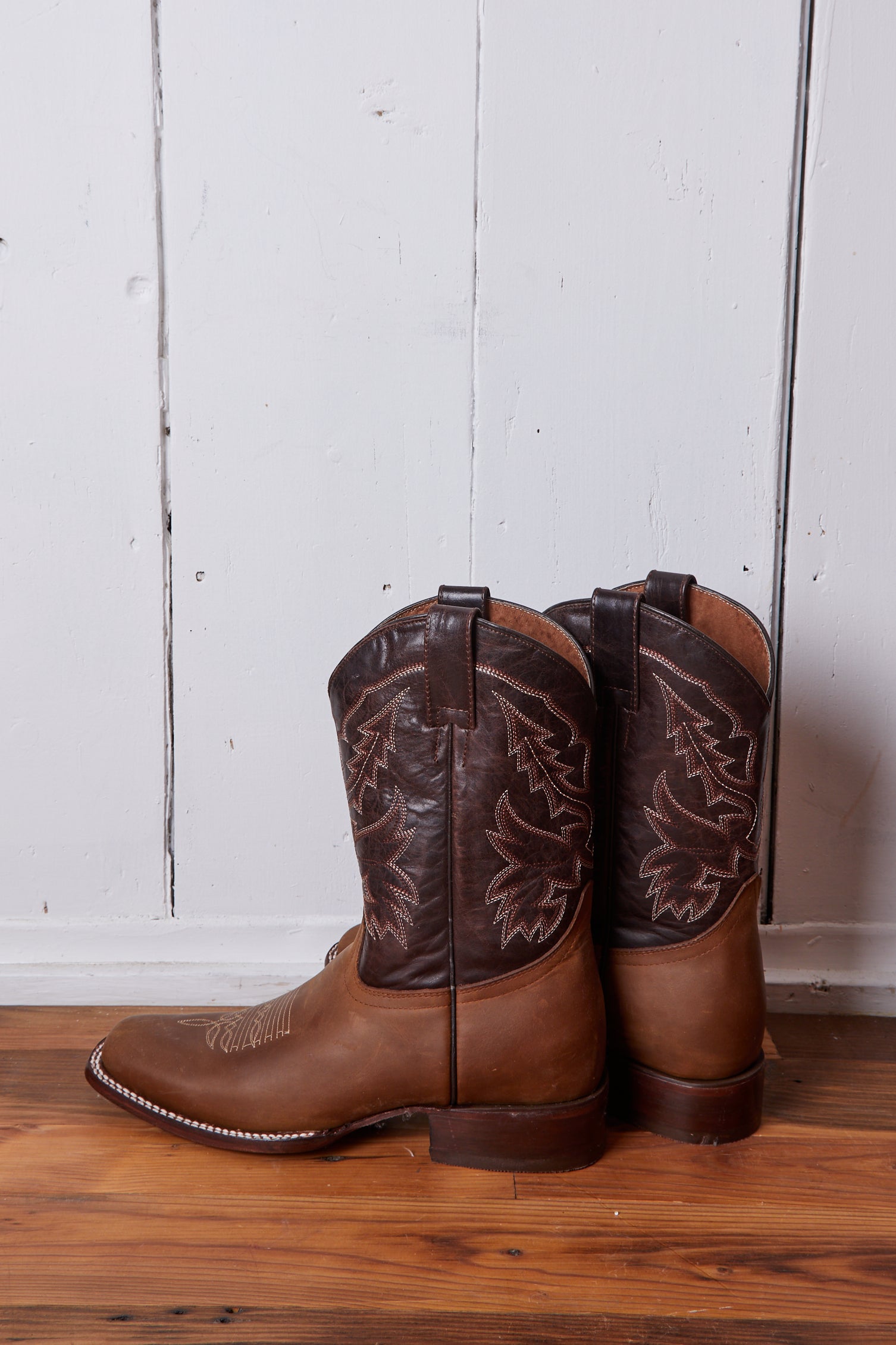 TAN AND BROWN COWBOY BOOTS