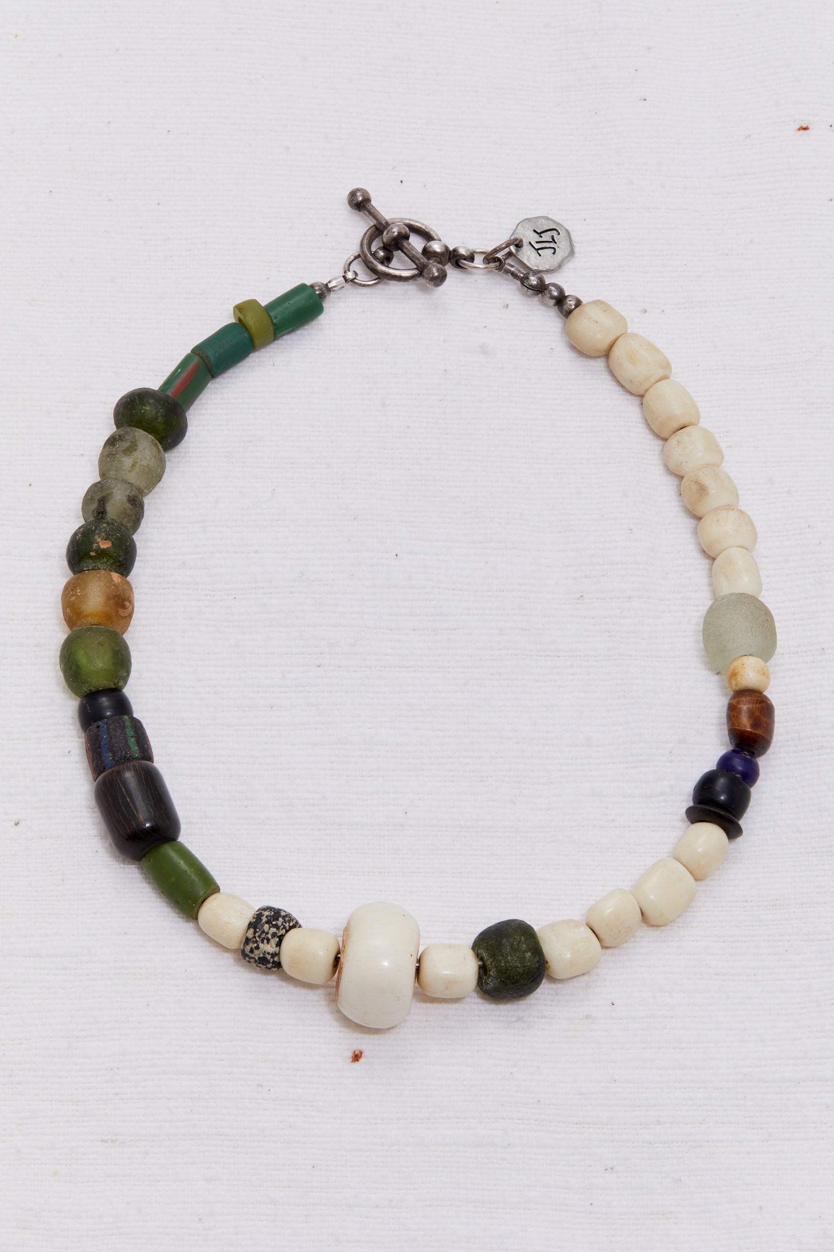 CAMPFIRE WHITE WITH RUSTIC GREEN CHOKER