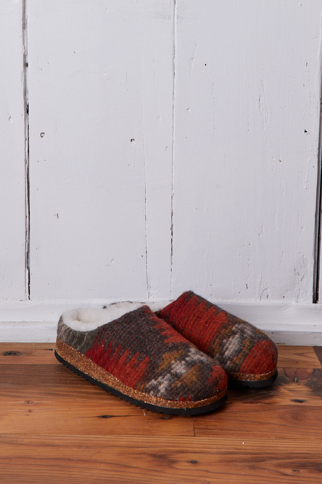 RED AND GREY SHEEPSKIN CLOG