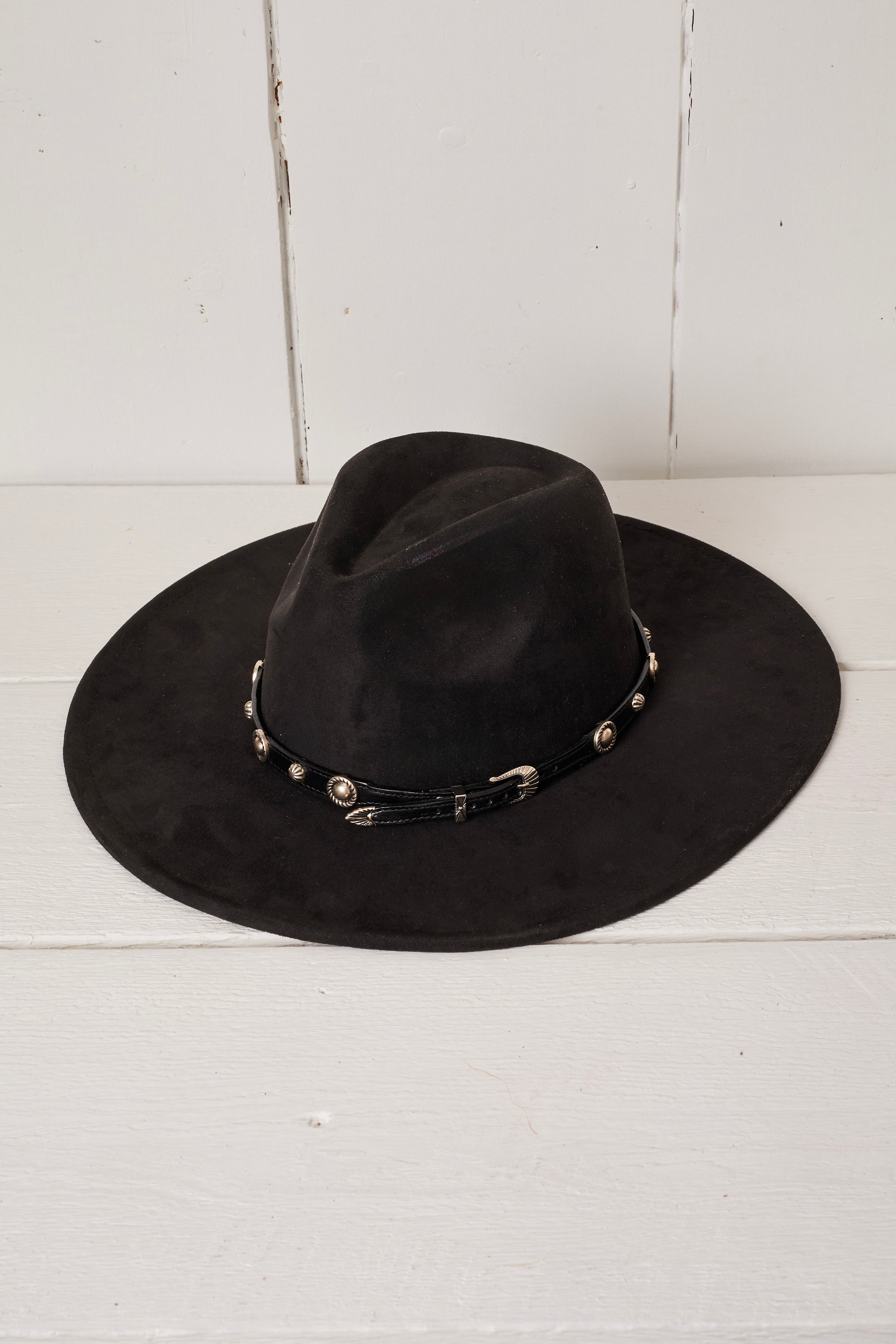 BLACK VEGAN SUEDE LITTLE CONCHO COWBOY HAT