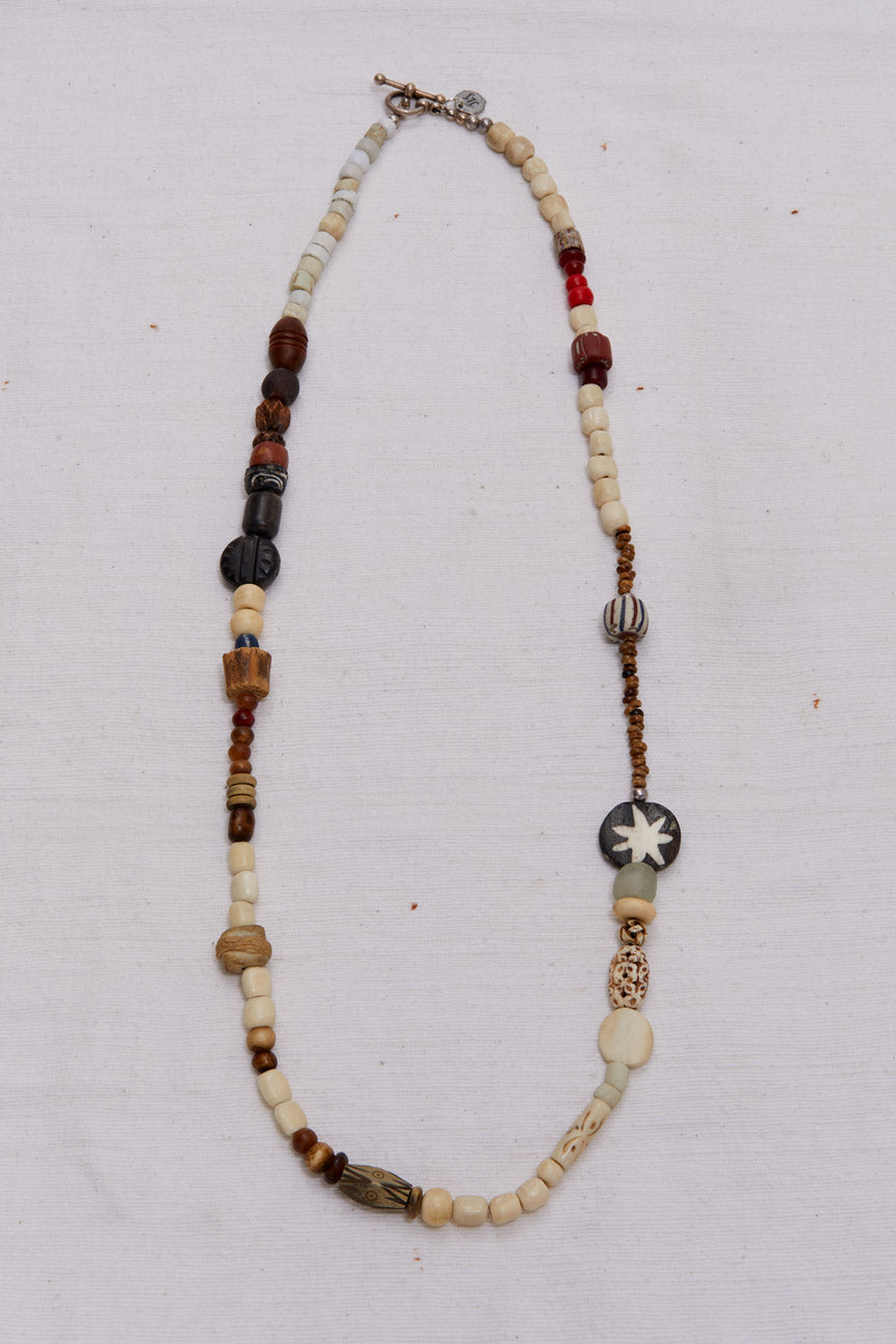 CAMPFIRE WHITE COLORFUL STAR NECKLACE