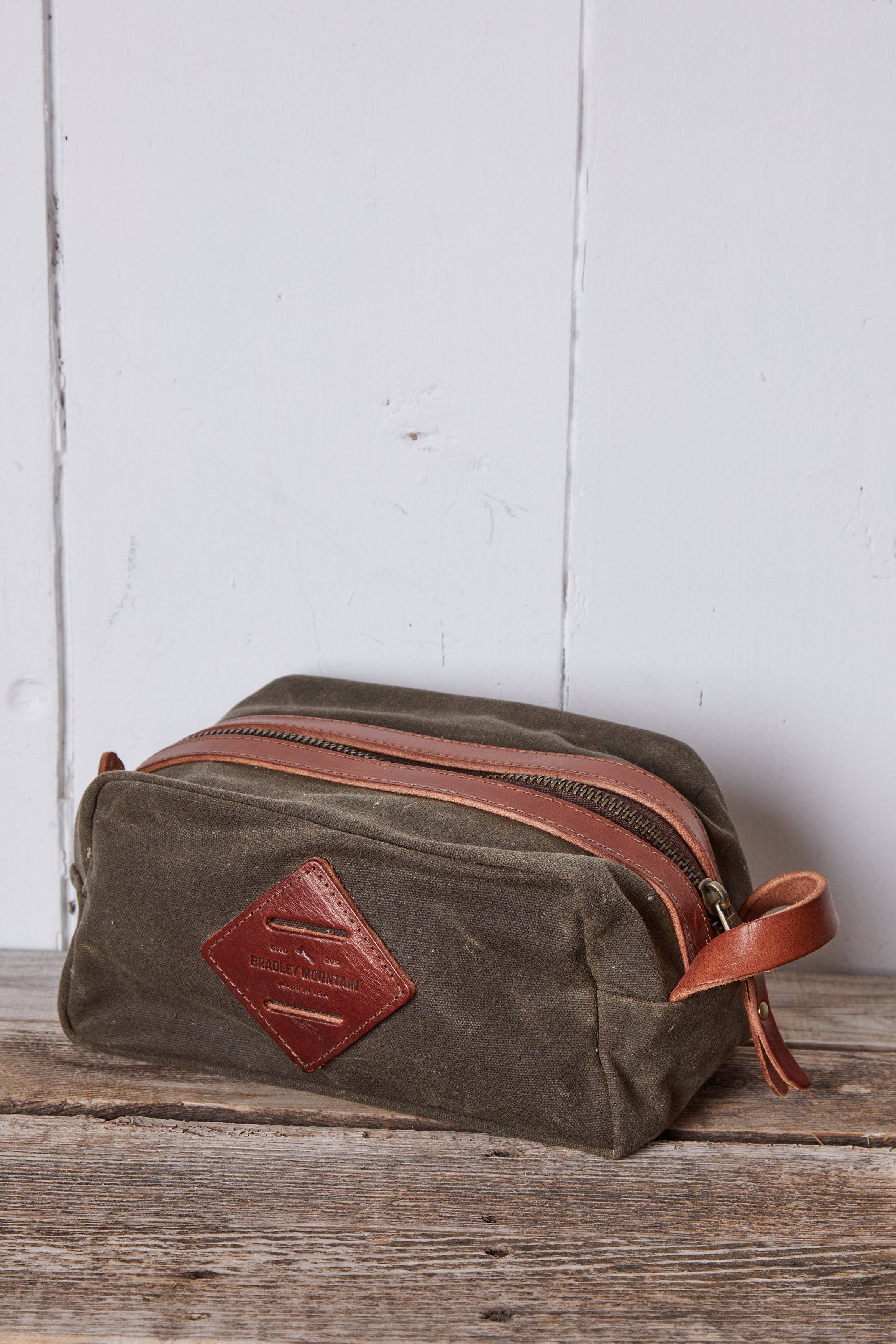 WAXED OLIVE CANVAS AND LEATHER DOPP KIT
