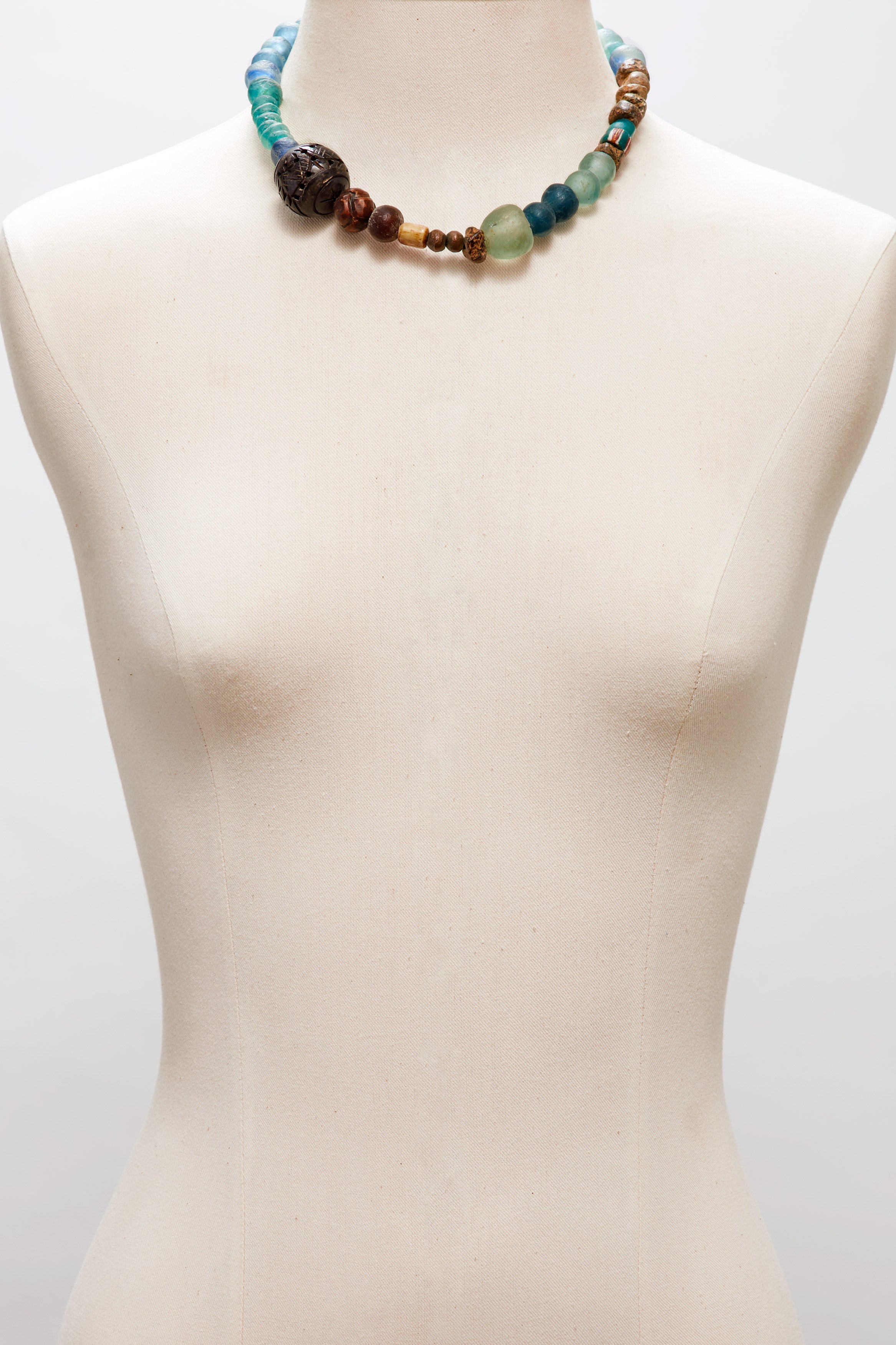 SEA BLUE ISLAND CHOKER NECKLACE