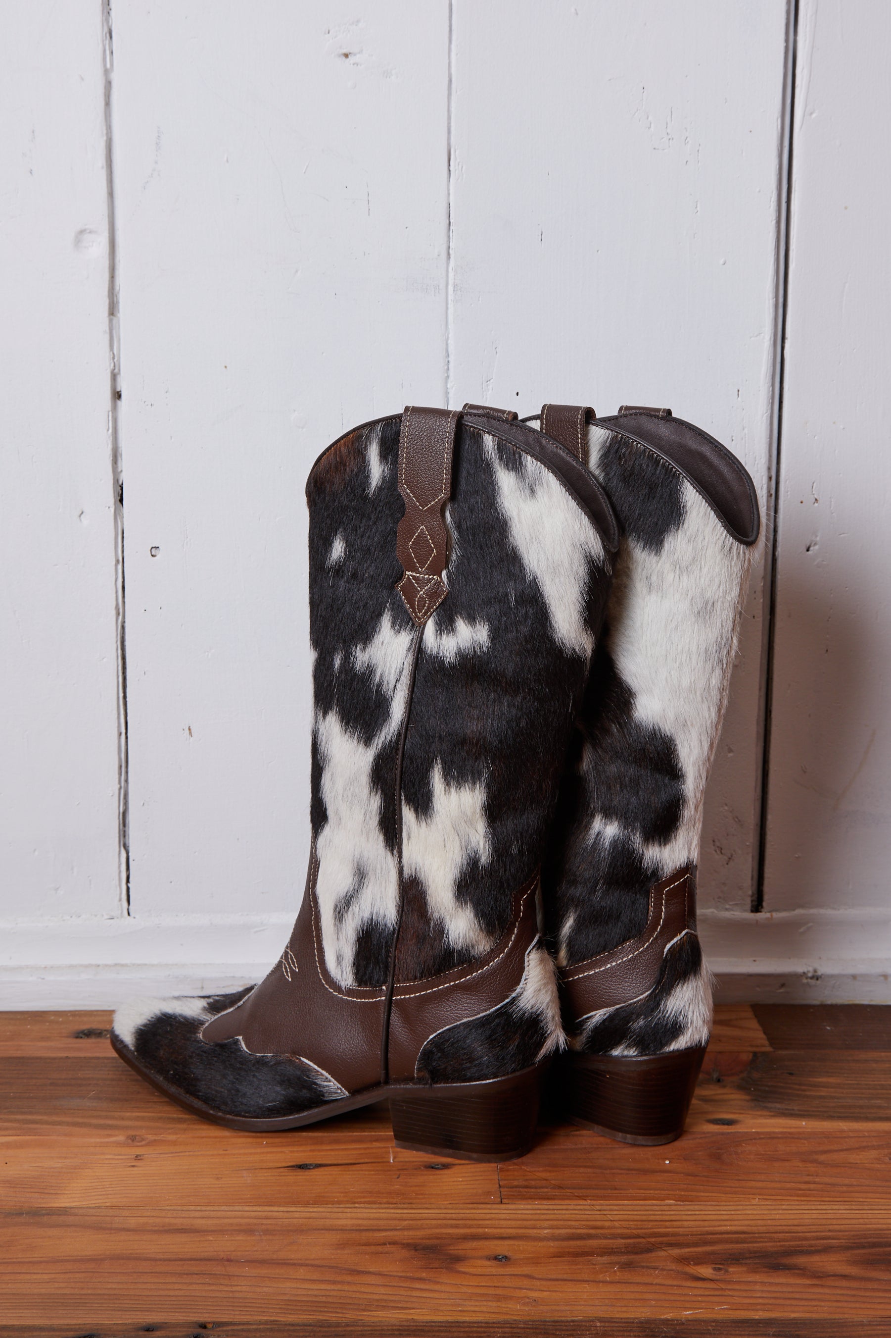 COWHIDE COWBOY BOOTS