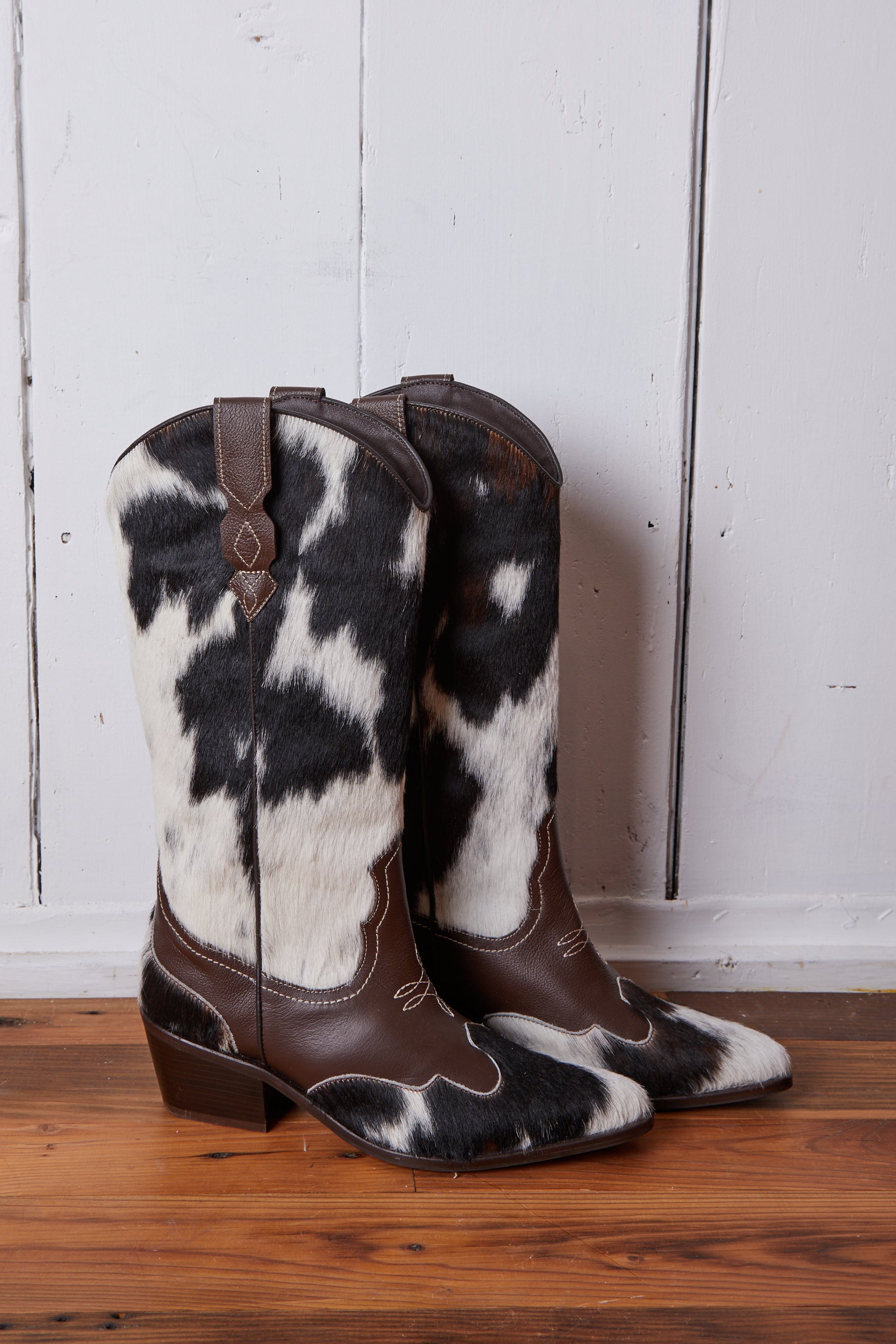 COWHIDE COWBOY BOOTS