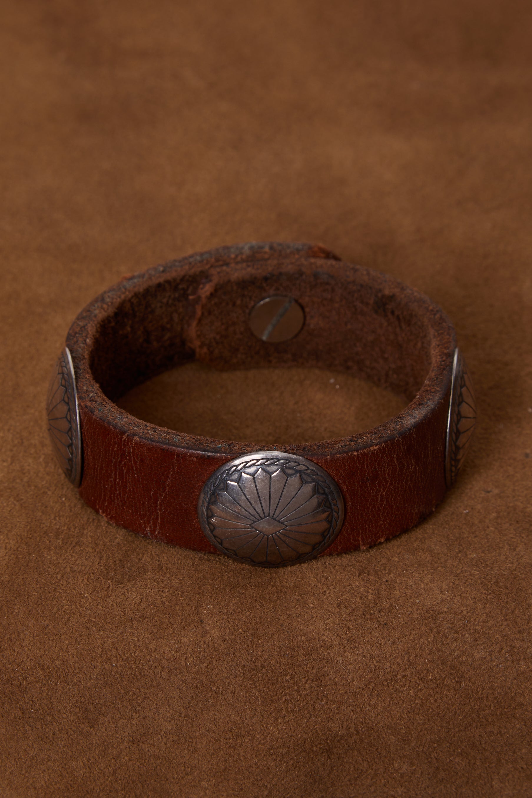 WEATHERED LEATHER CONCHO BRACELET