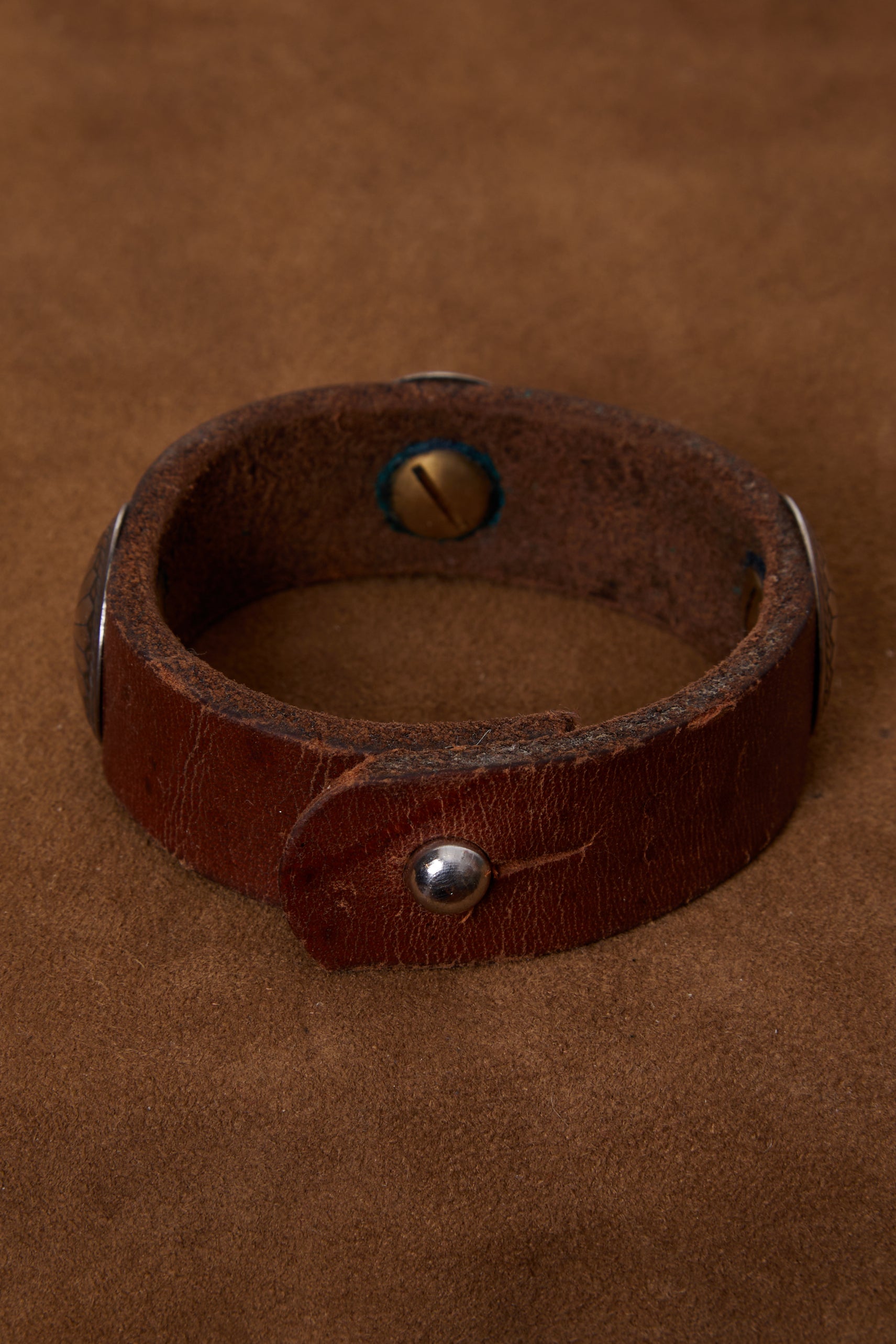 WEATHERED LEATHER CONCHO BRACELET
