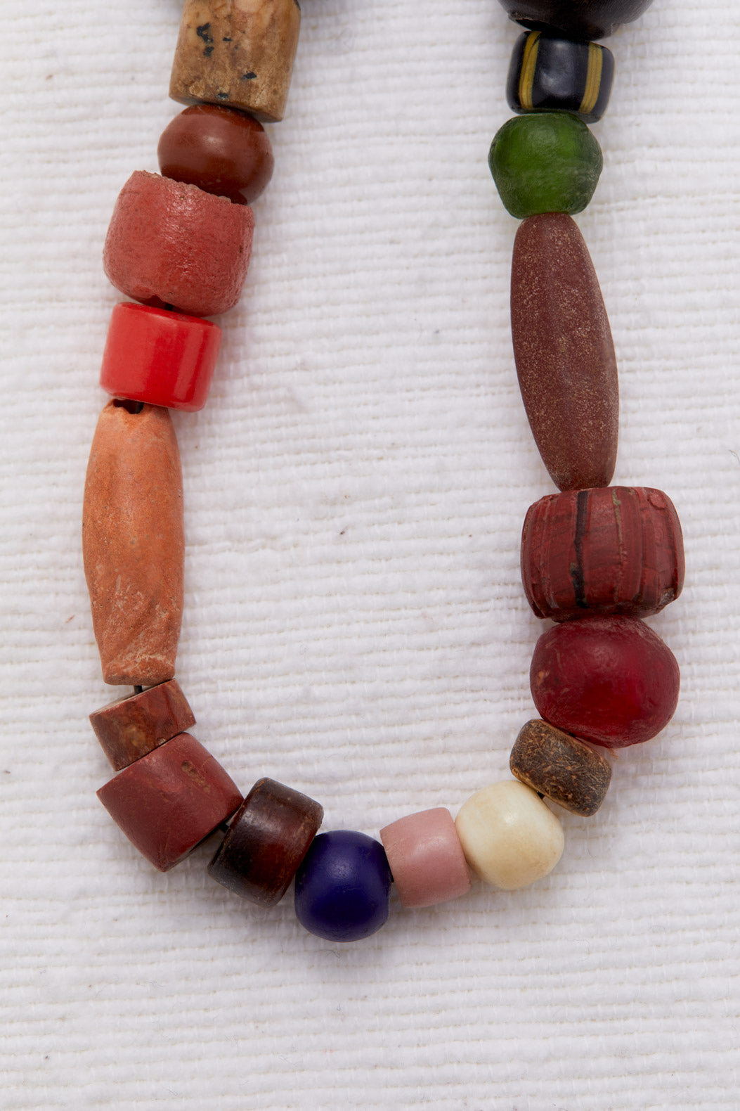 CAMPFIRE WHITE COLORFUL ADVENTURE NECKLACE