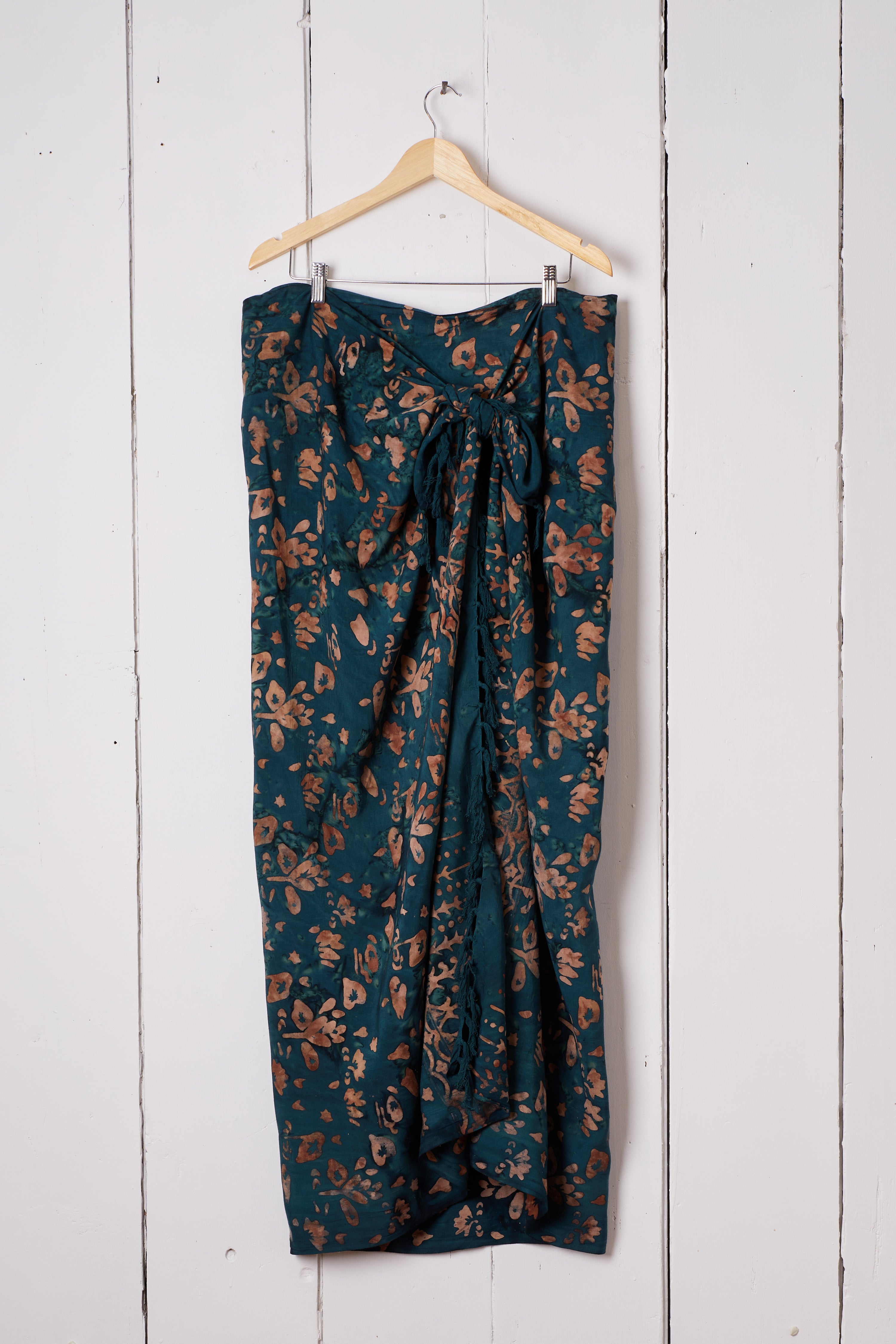 FOREST GREEN LILY AND LOTUS BATIK SARONG