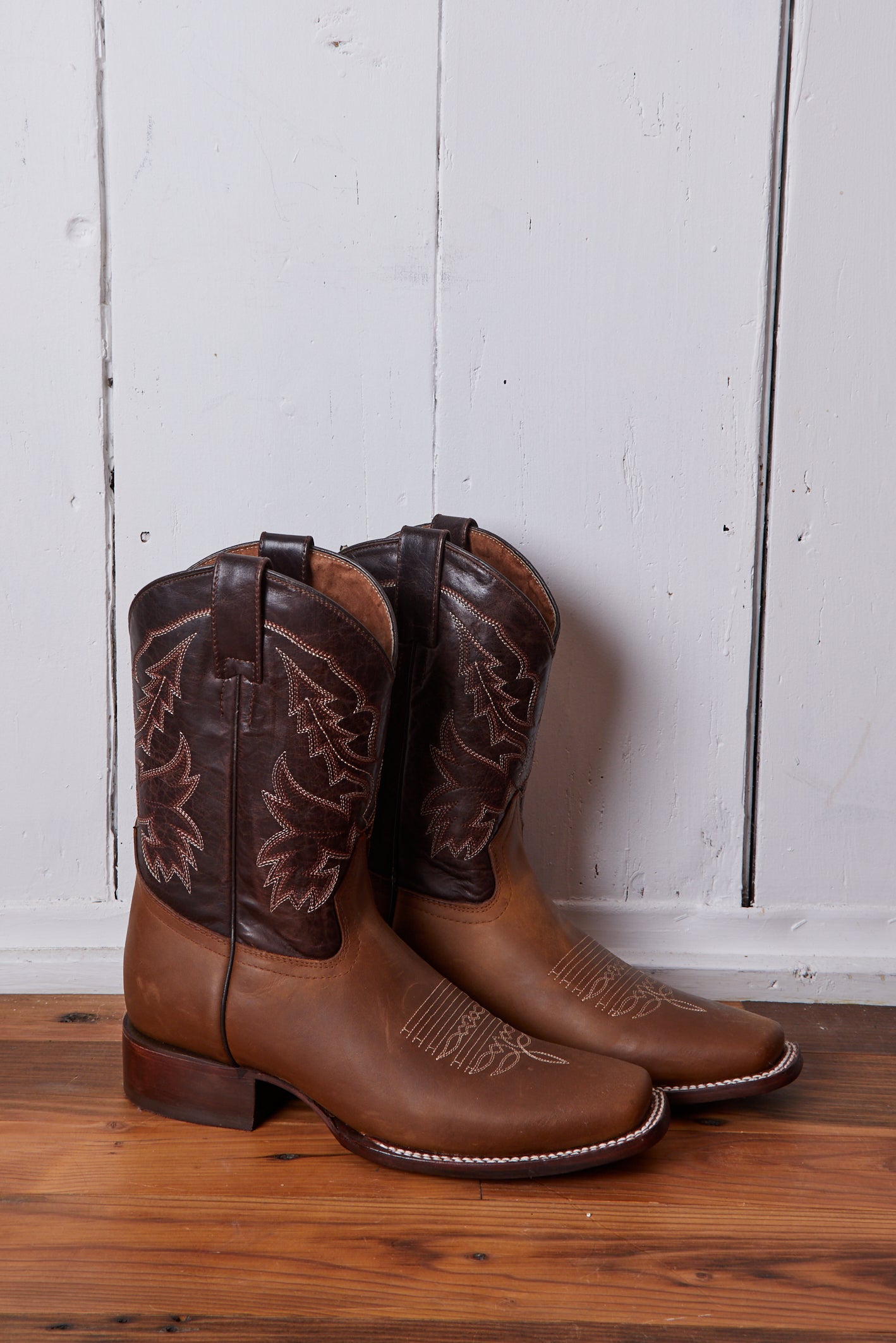TAN AND BROWN COWBOY BOOTS