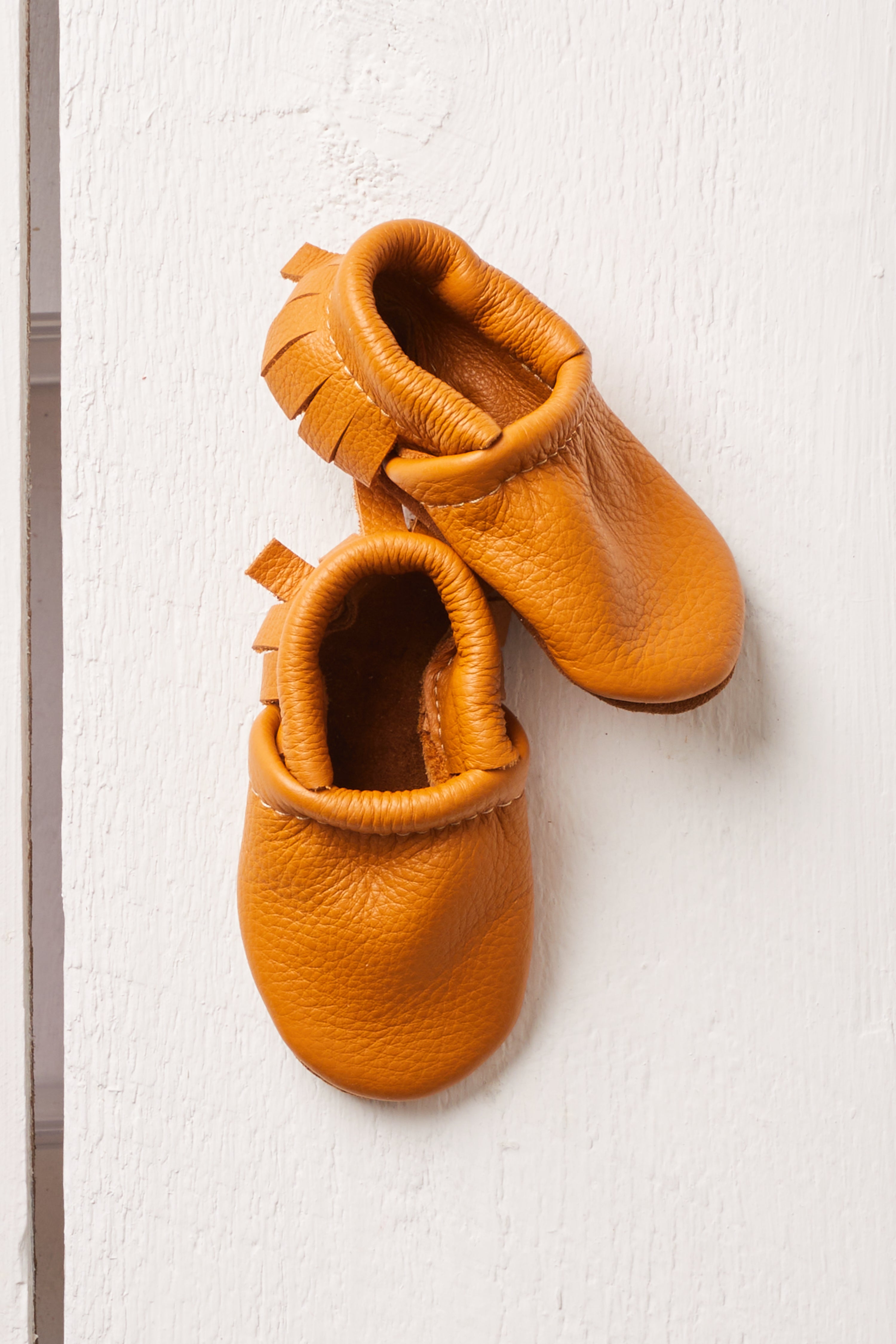 LIGHT HONEY LEATHER BABY MOCCASINS