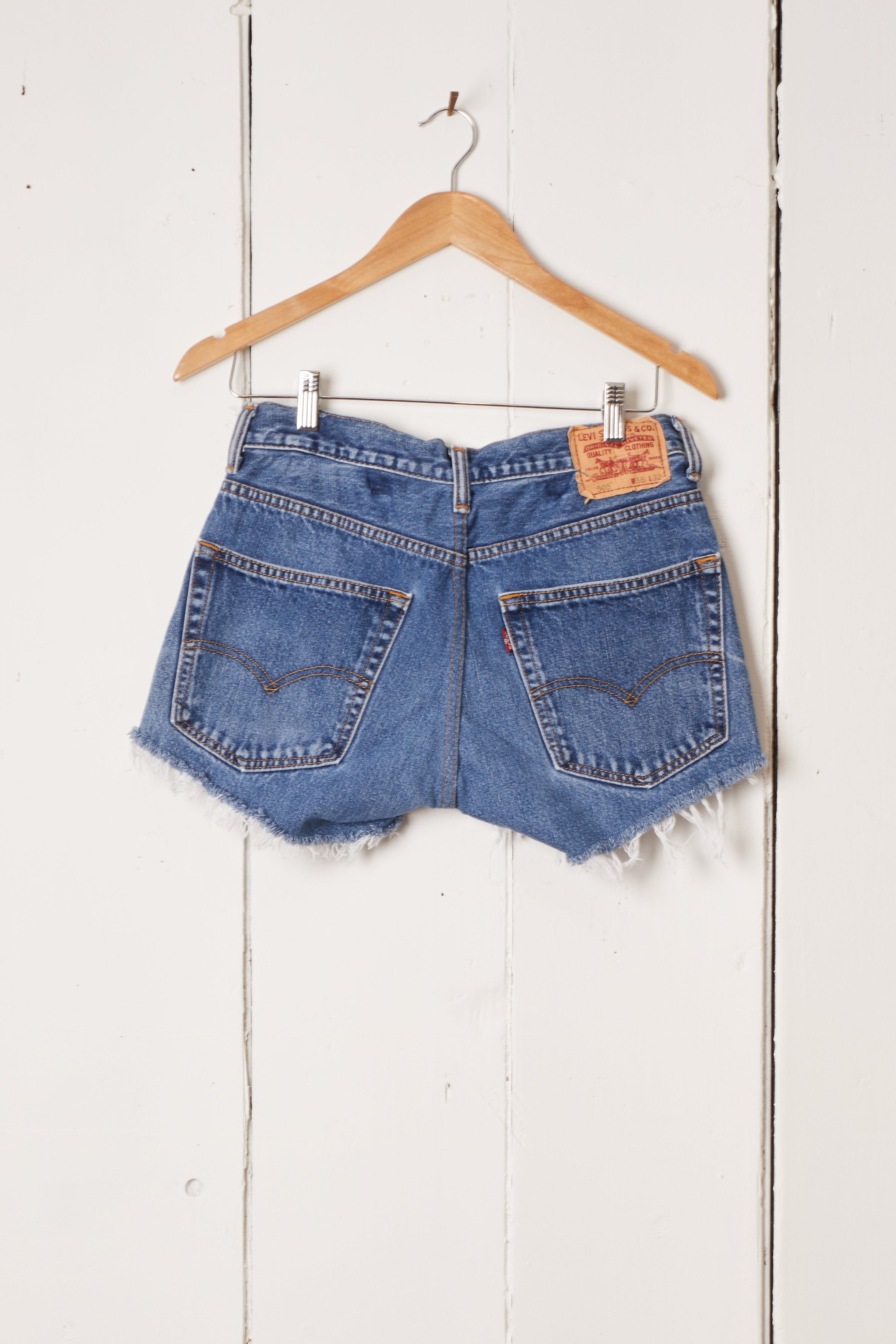 RECYCLED CUT OFF DENIM JEAN SHORTS - LEVIS