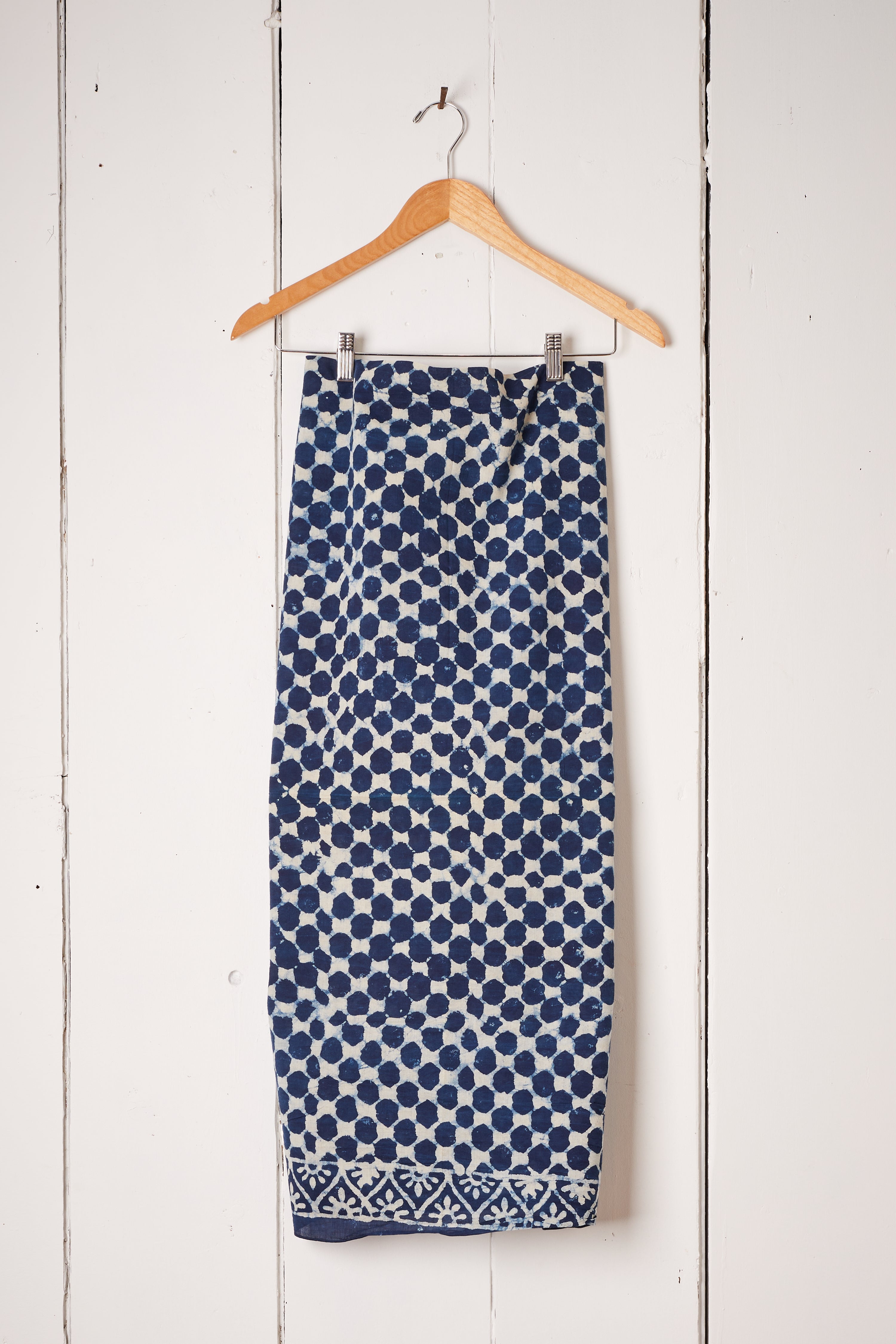 DEEP BLUE INDIGO BLOCK PRINT ABSTRACT DOT SARONG