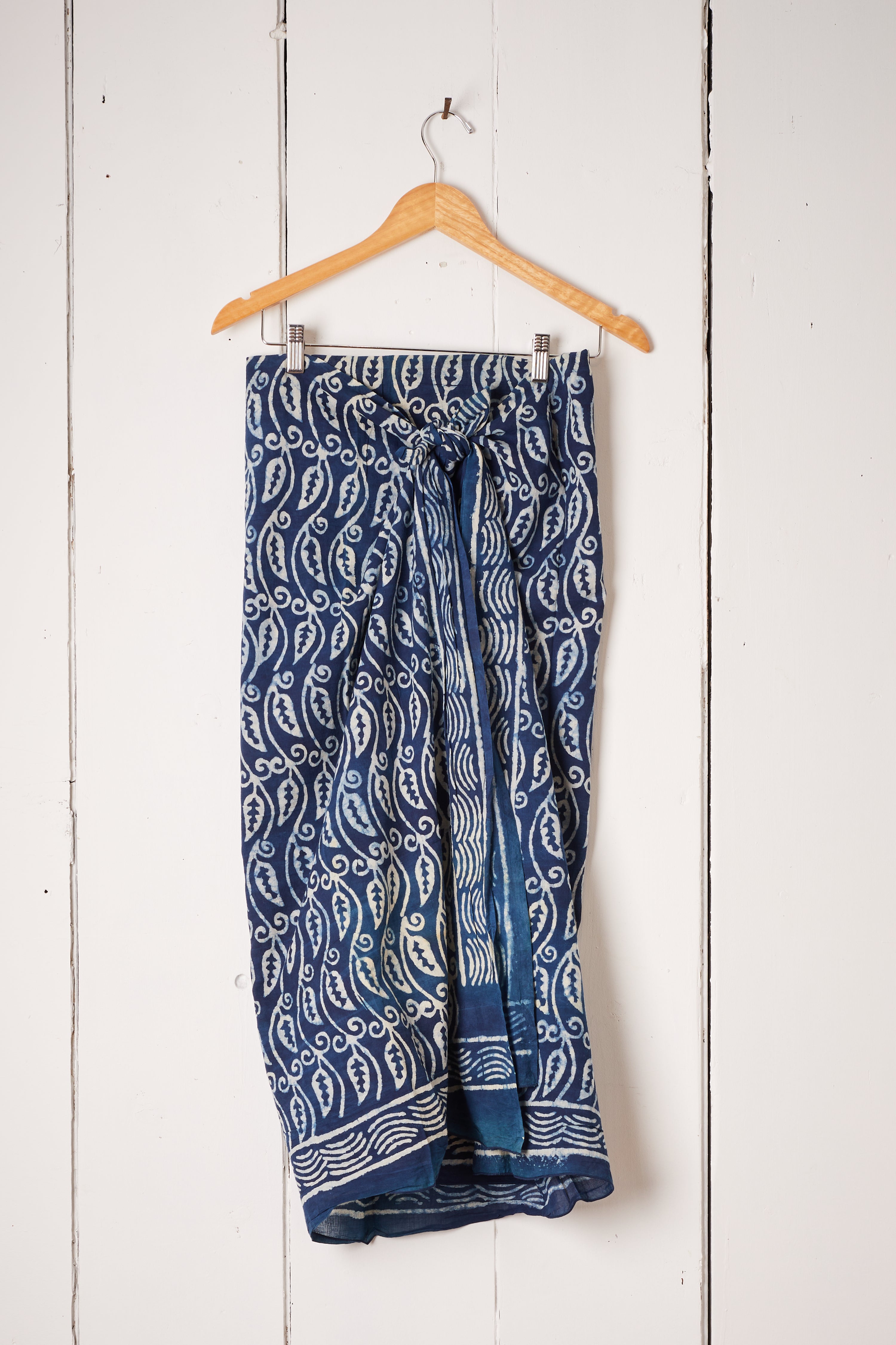 DEEP BLUE INDIGO BLOCK PRINT LEAF SARONG