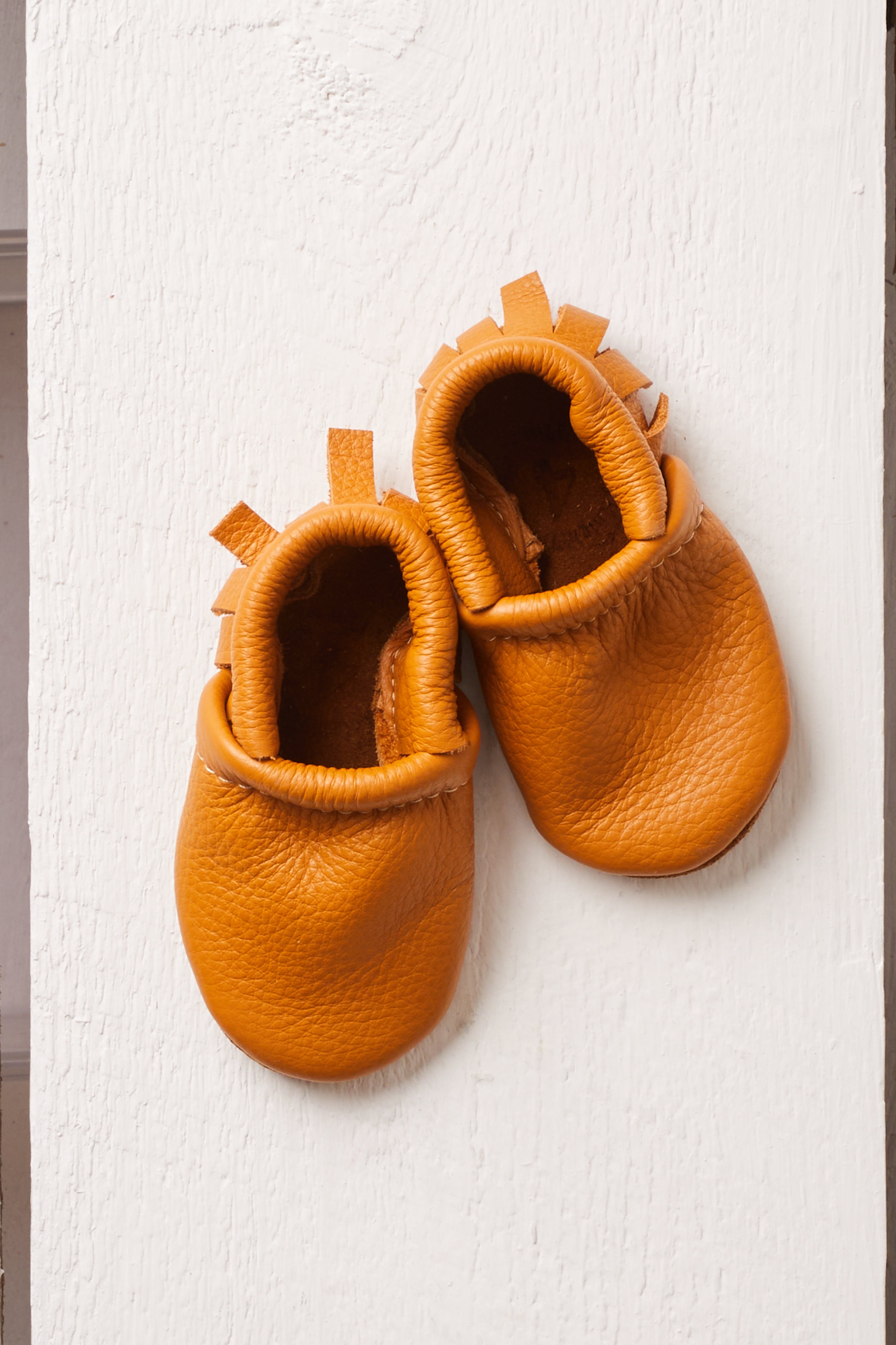 LIGHT HONEY LEATHER BABY MOCCASINS