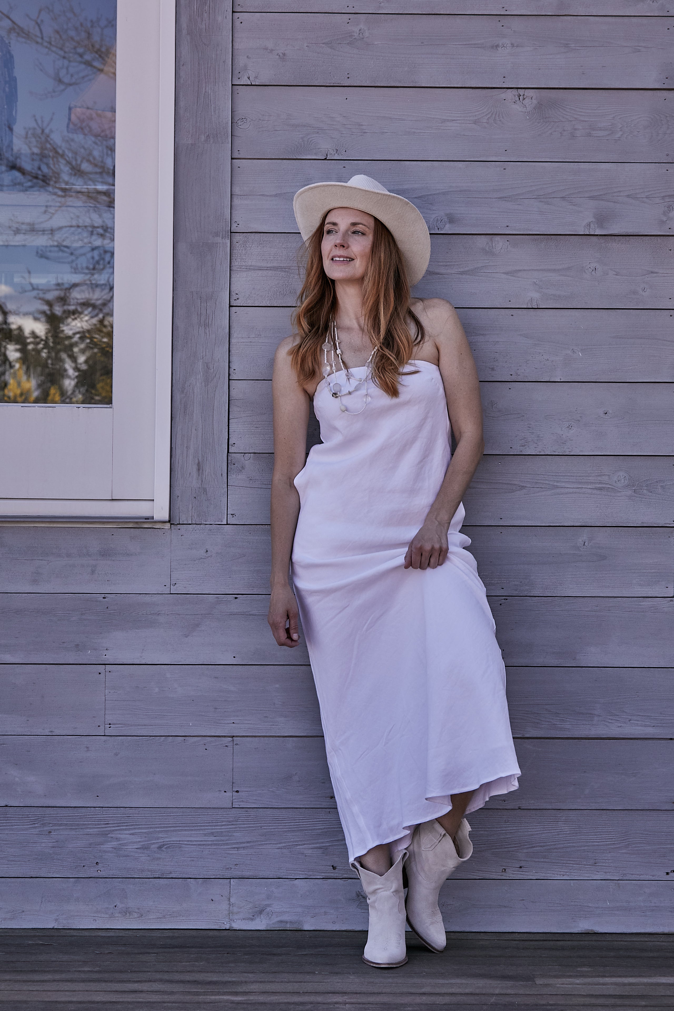 WHITE LONG SLEEVELESS LINEN DRESS
