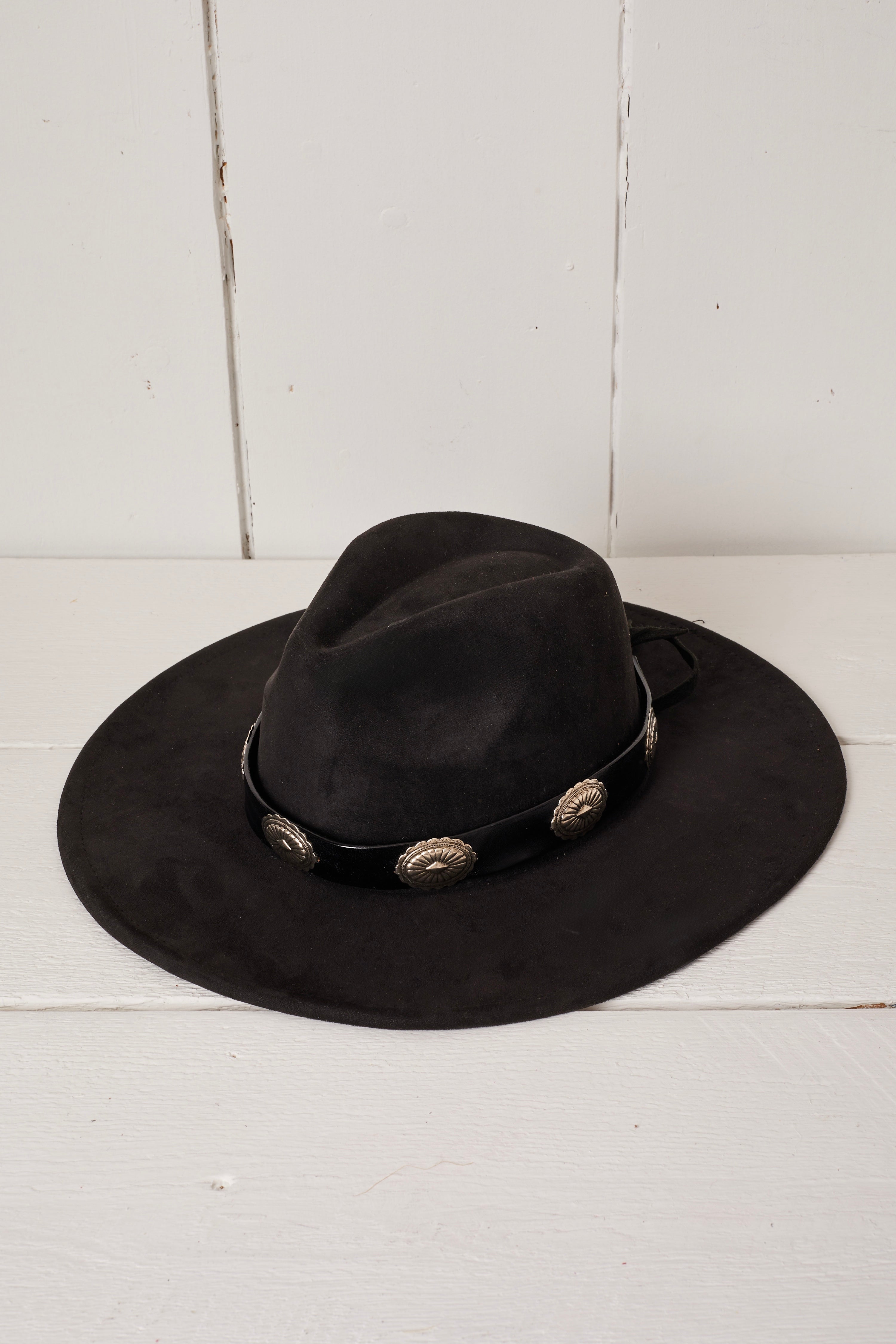 BLACK VEGAN SUEDE BLACK WIDE CONCHO HAT