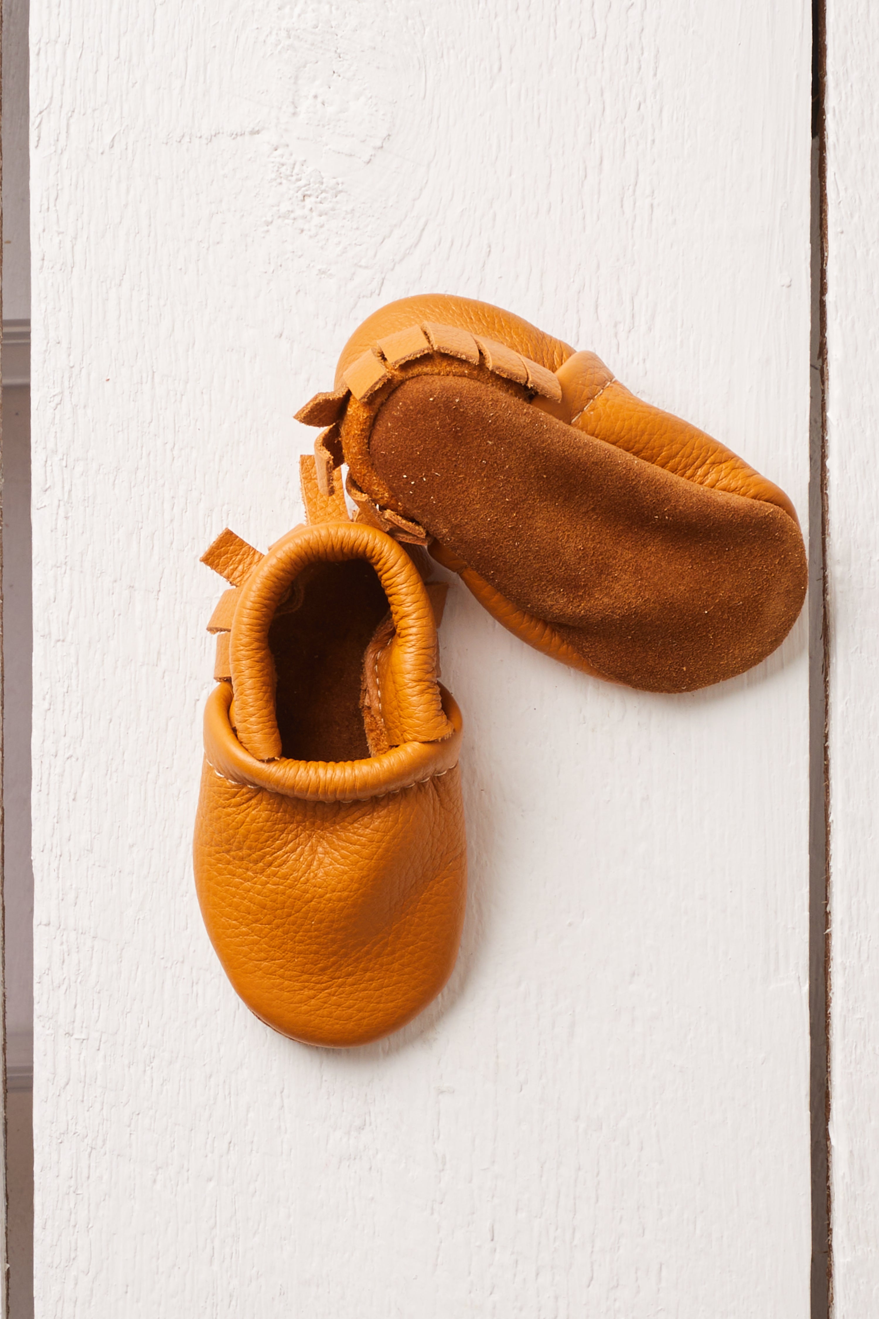 LIGHT HONEY LEATHER BABY MOCCASINS