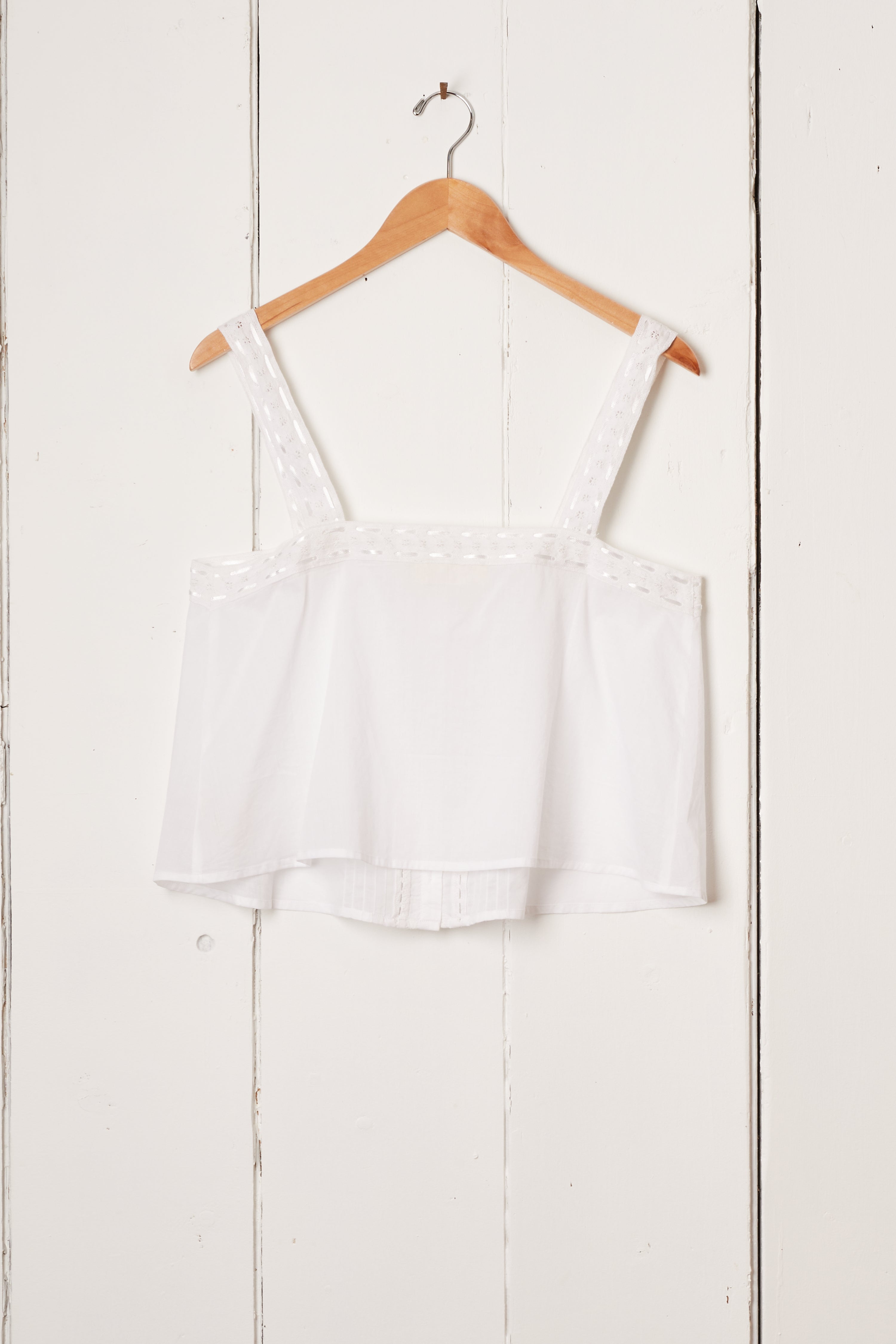WHITE LACE BUTTON UP CROP TOP