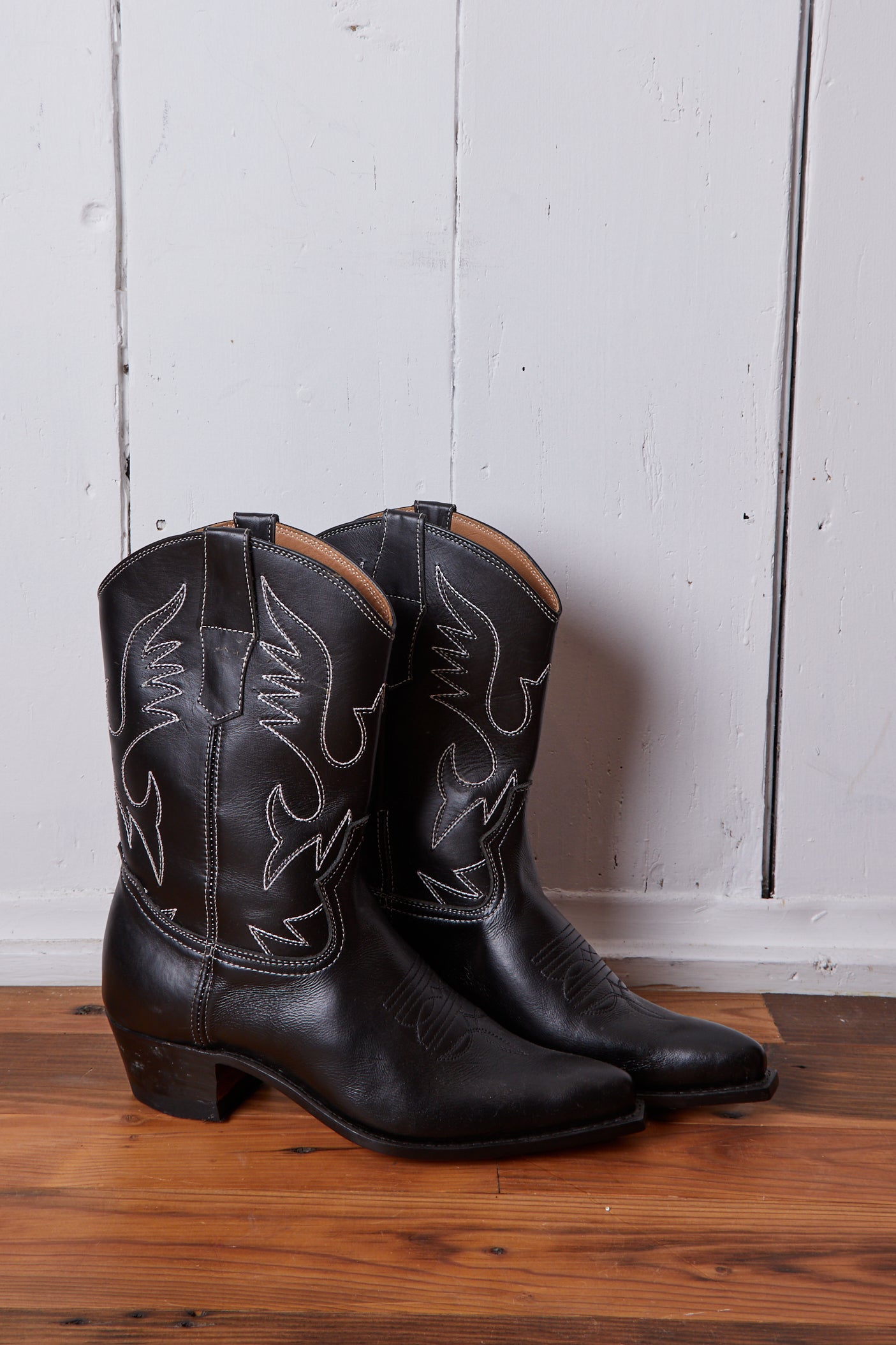 BLACK COWBOY BOOTS