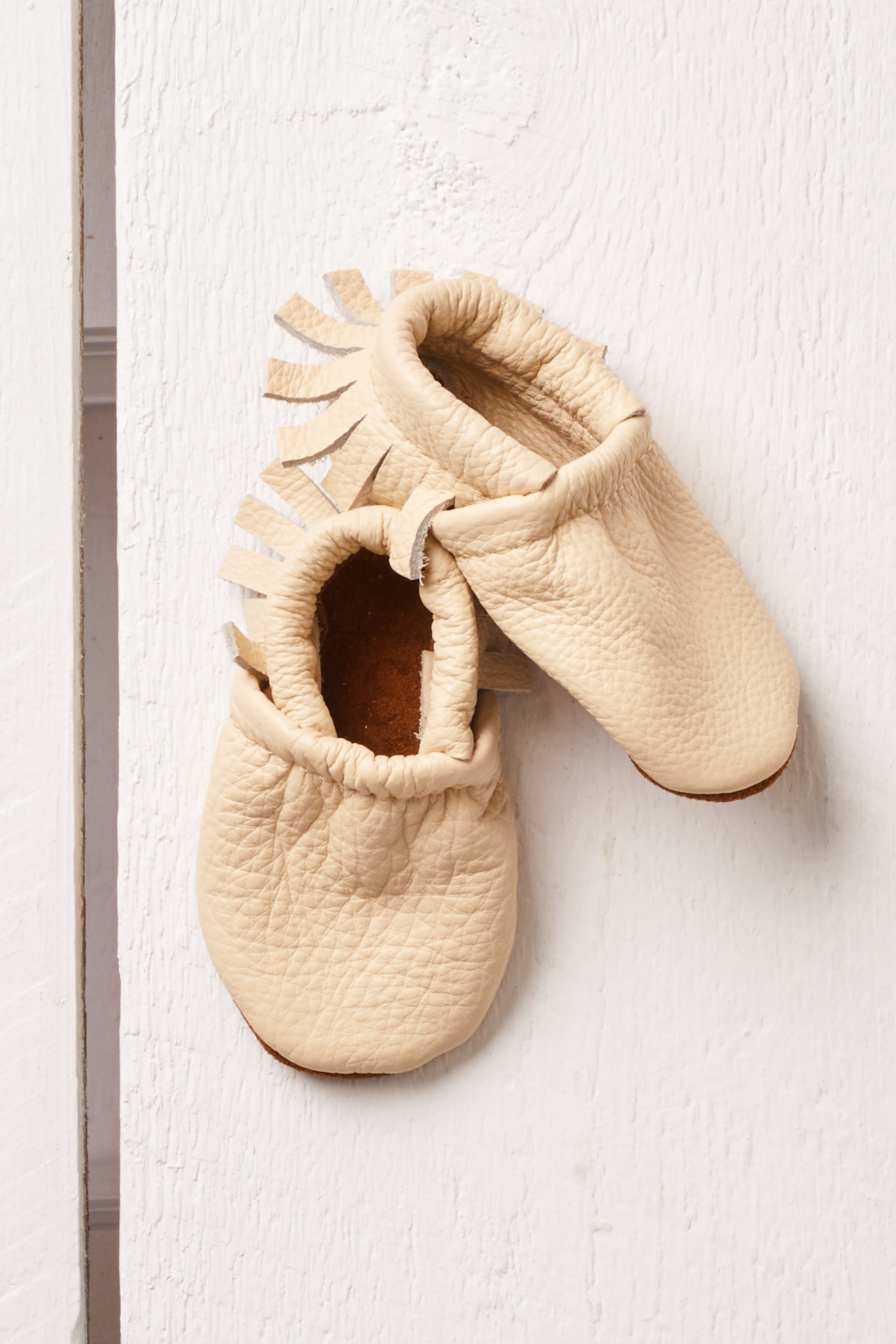 CREAM LEATHER BABY MOCCASINS